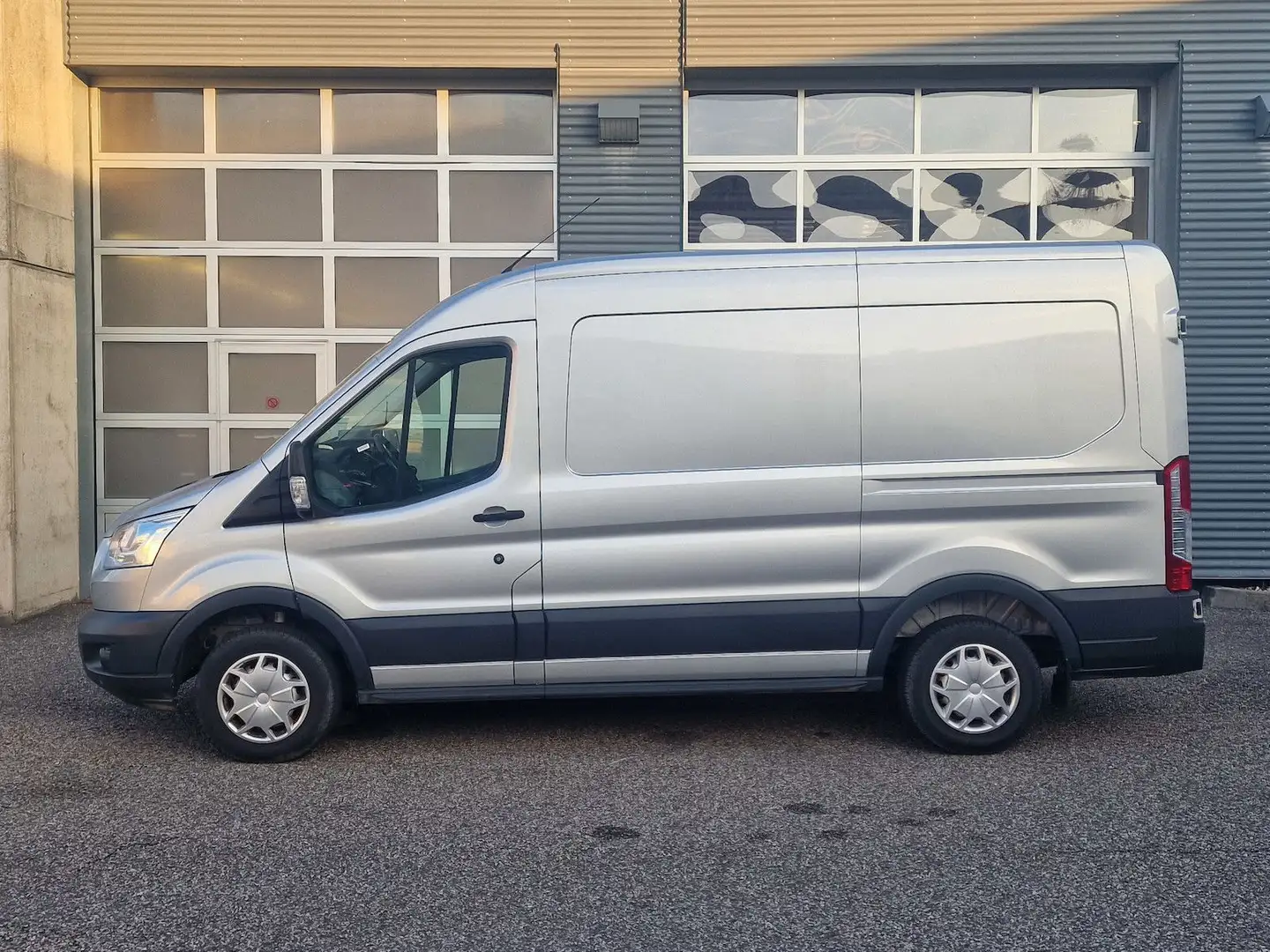 Ford Transit Trend L2H2 Werkstatt Klima NAVI Standhe Silber - 2