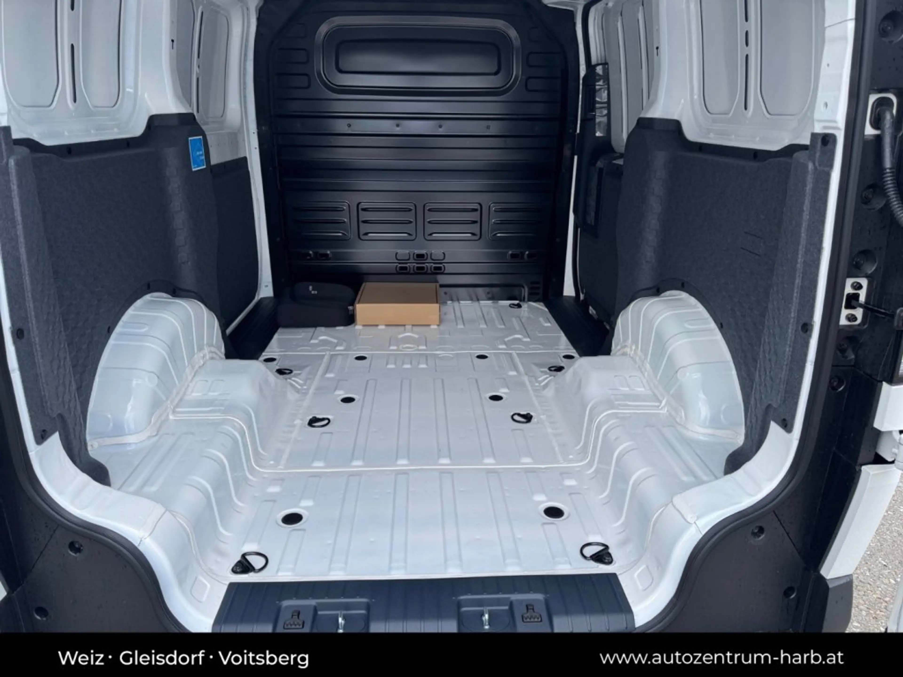 Kia PV5 Cargo PV5/CARGO/L2H1/3DR/PURE/71,2KWH/AT/163/M — photo 12