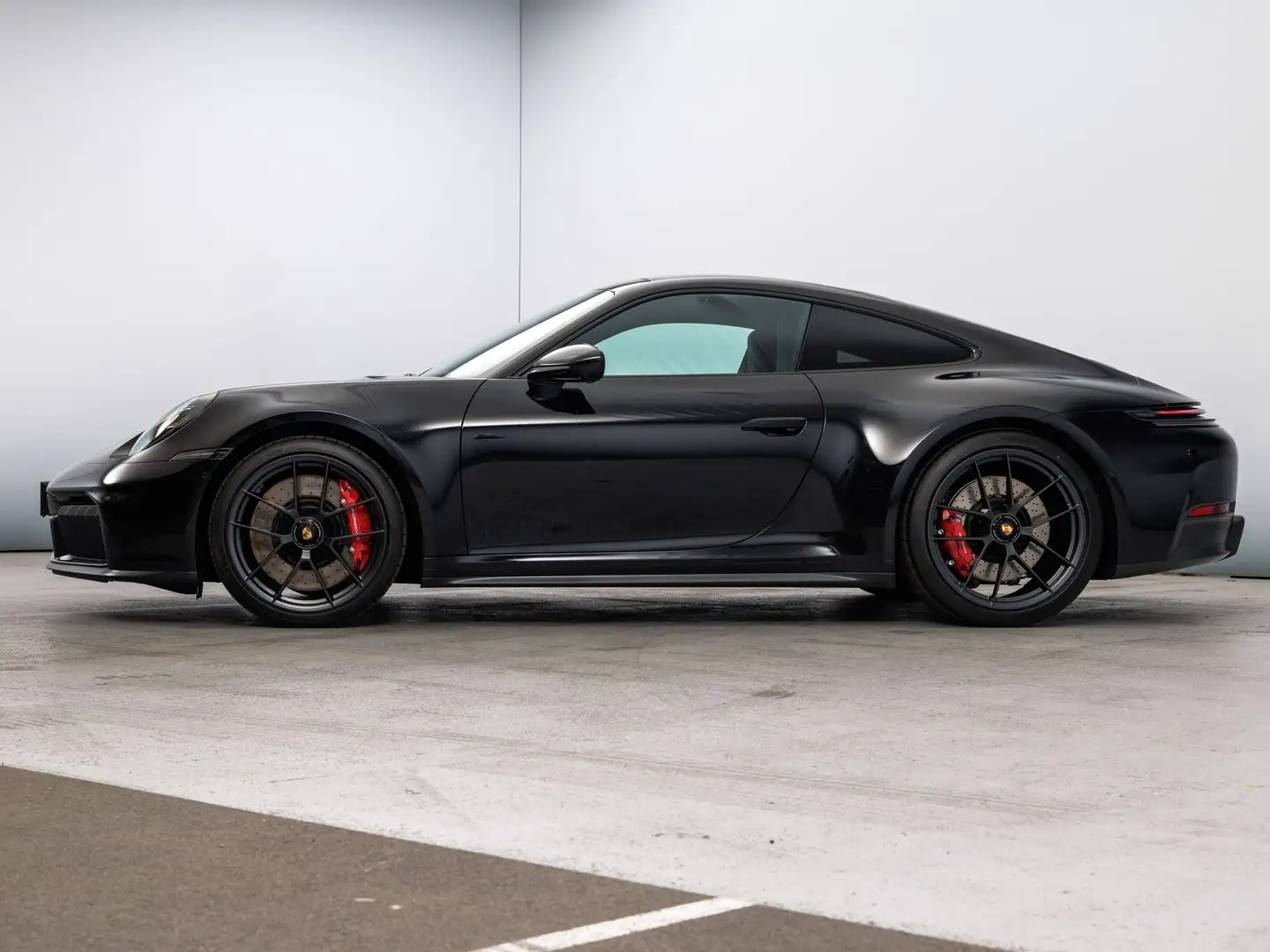 Porsche 911 Carrera 4 GTS Schwarz - 2