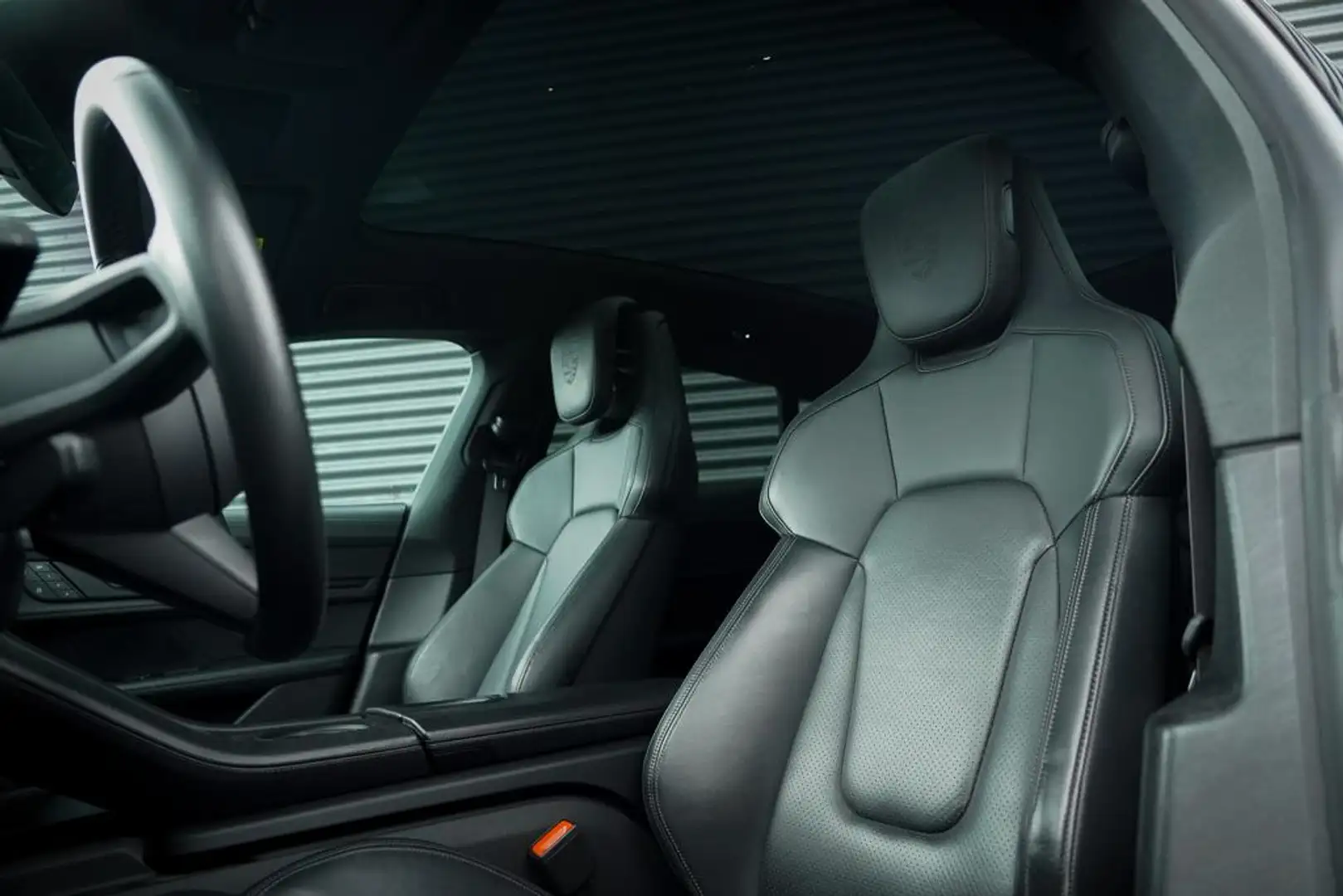 Porsche Taycan Cross Turismo 4 93 kWh / Dual Screen / Pano / Spor Gris - 2