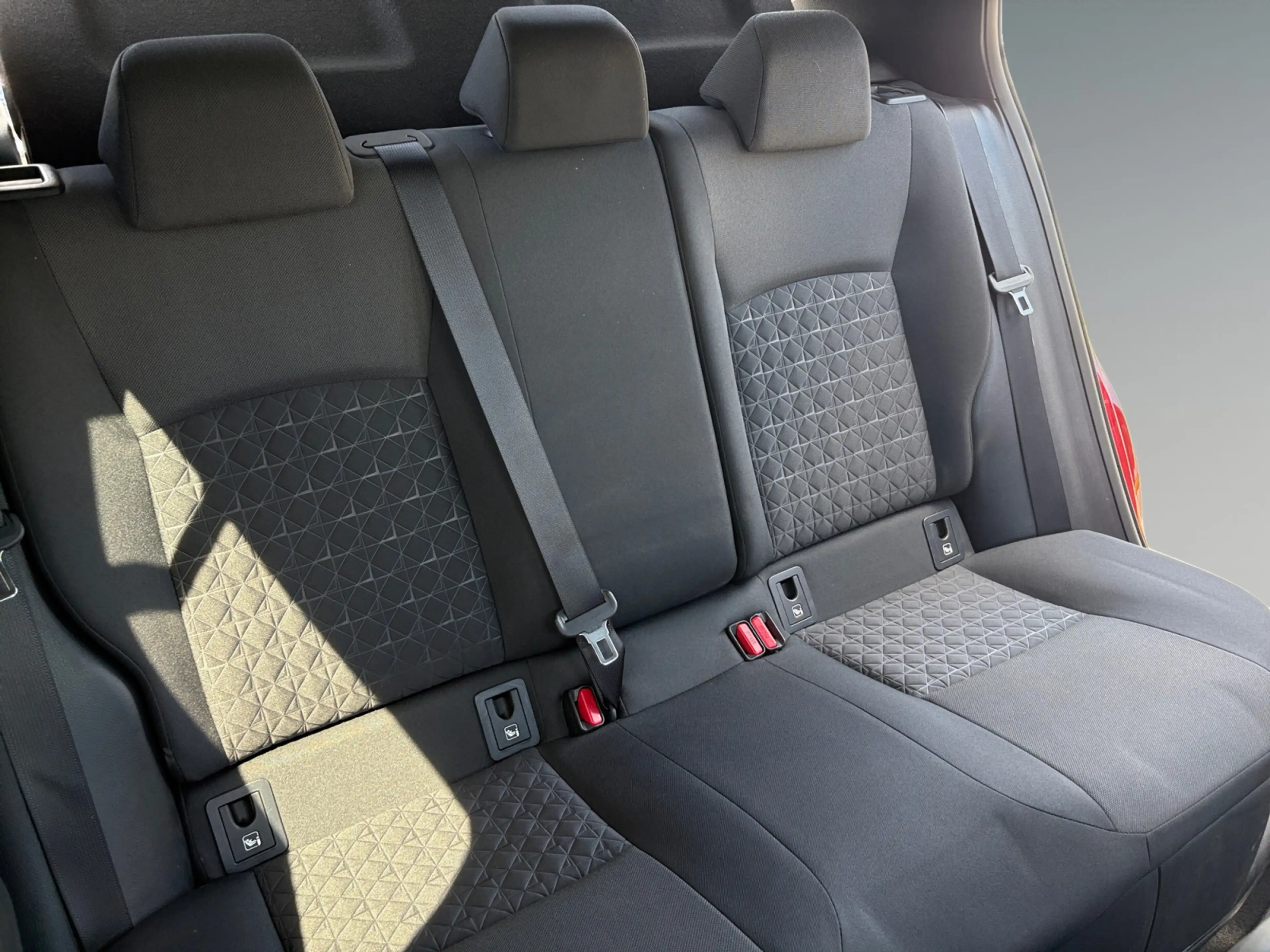 Toyota C-HR 1,8 l Hybrid 4x2, Club, CVT  8-fach bereift! — photo 14