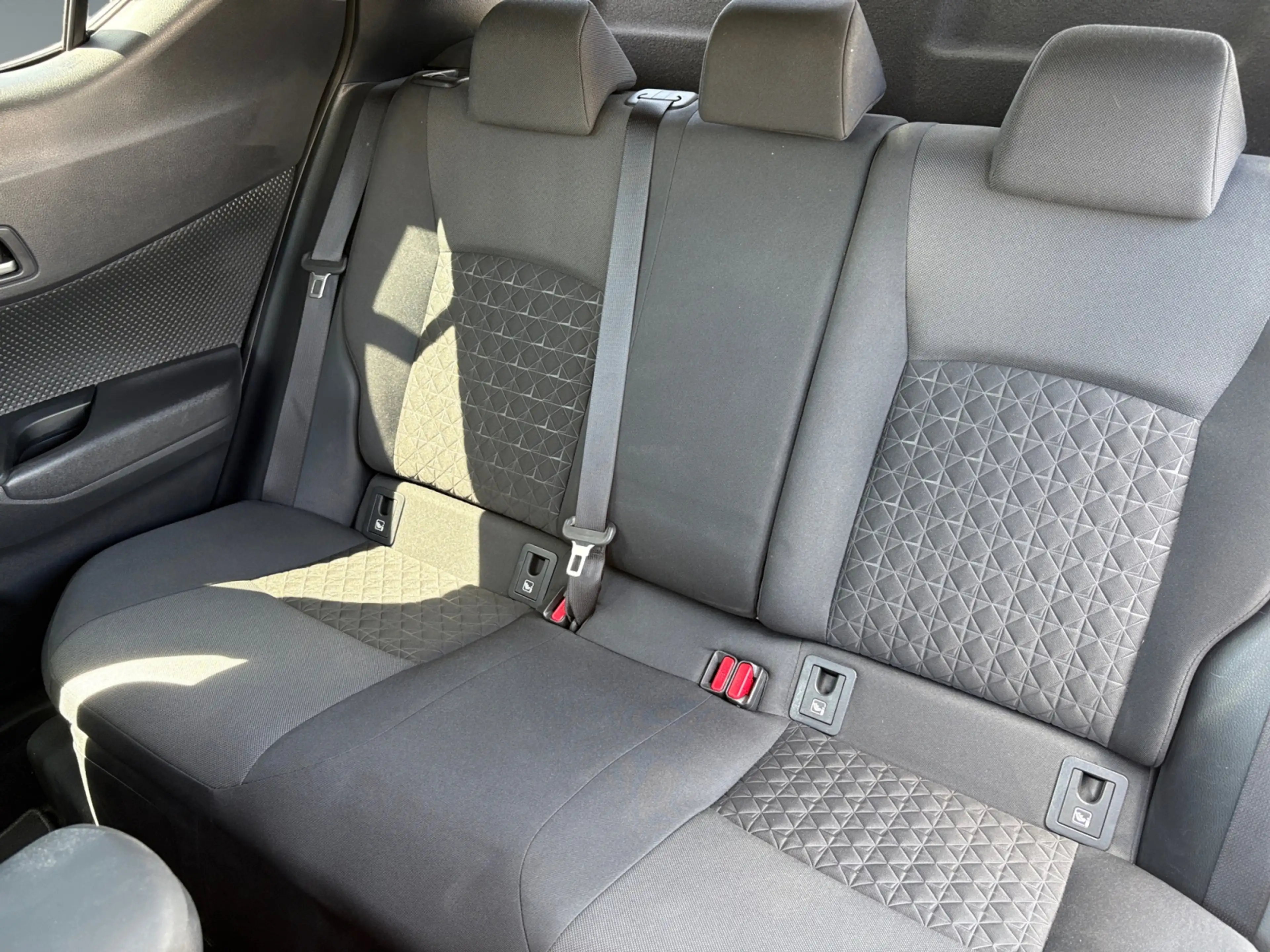 Toyota C-HR 1,8 l Hybrid 4x2, Club, CVT  8-fach bereift! — photo 13