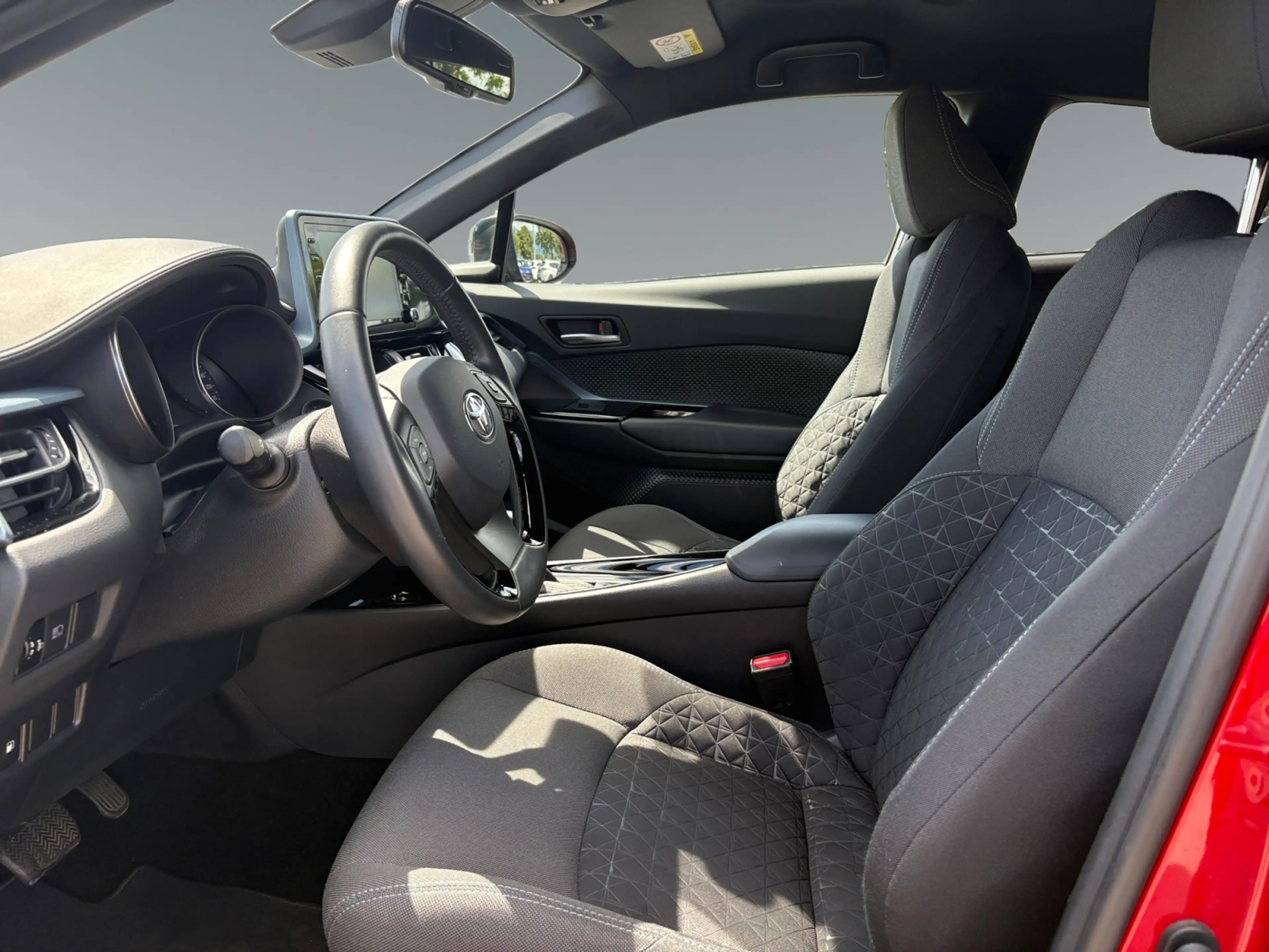 Toyota C-HR 1,8 l Hybrid 4x2, Club, CVT  8-fach bereift! — photo 9