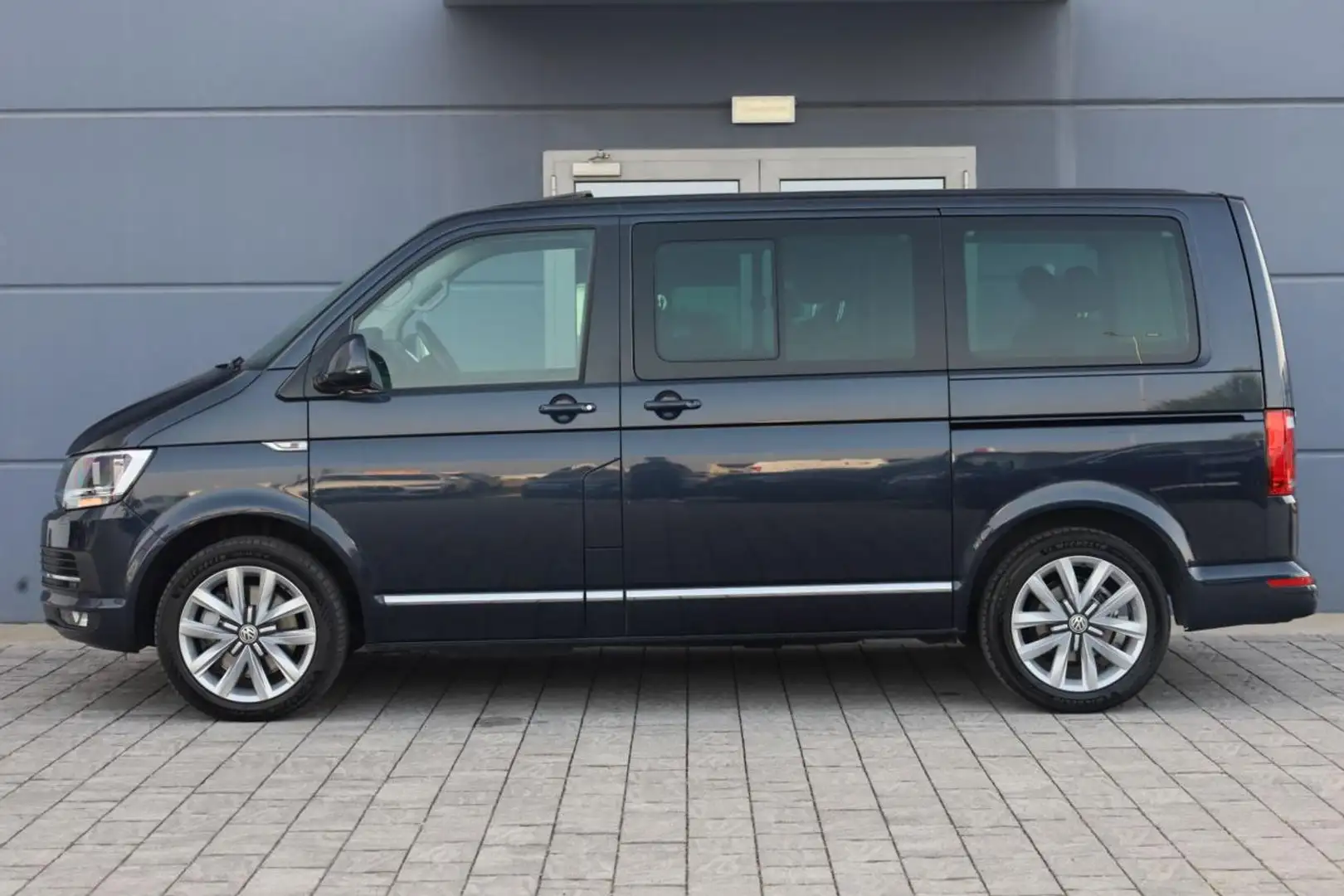 Volkswagen T6 Caravelle Multivan 2.0 TDI DSG 4Motion Highline 4x4 7 posti Blu/Azzurro - 1