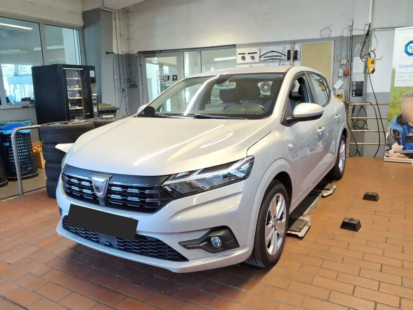 Dacia Sandero III 1.0 TCe 90 Comfort BLUETOOTH GRA Grau - 2