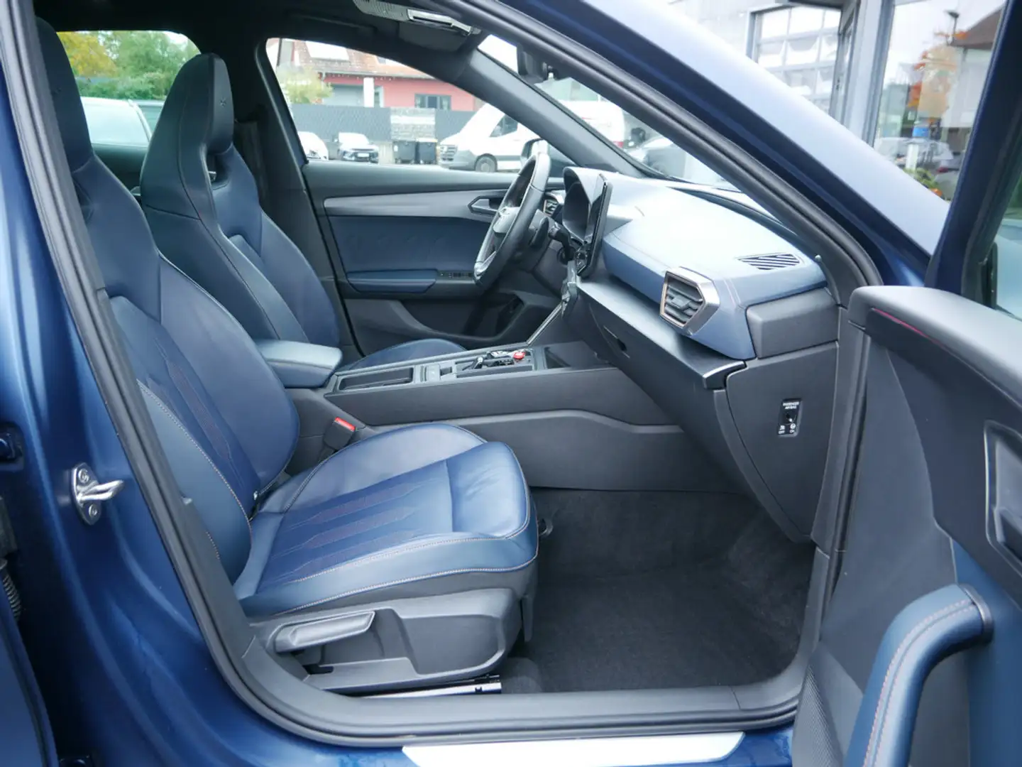 CUPRA Formentor 2.0 TSI VZ 4Drive PANO BEATS COPPER Blau - 2