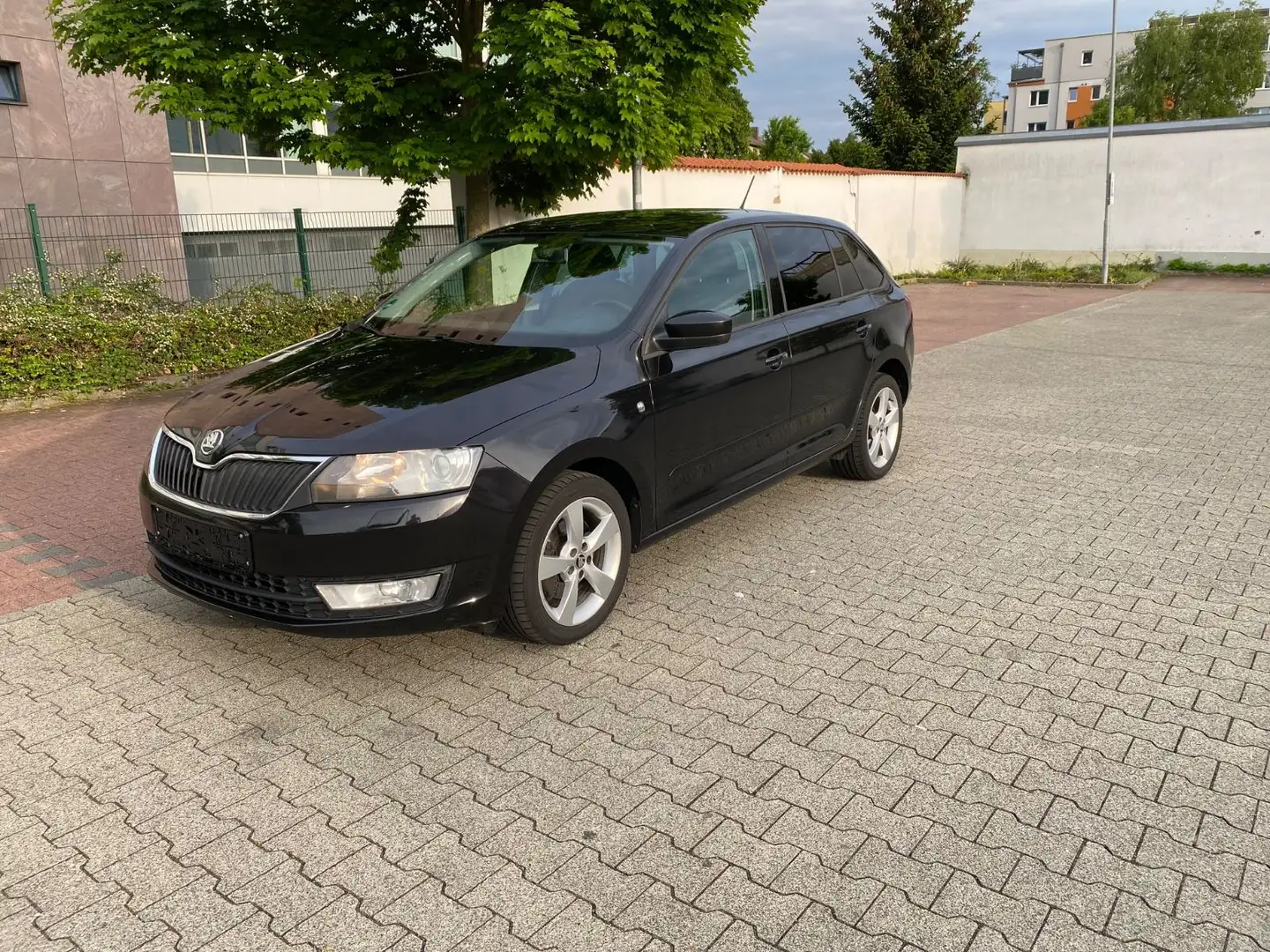 Skoda Rapid/Spaceback 1.6 TDI Spaceback/Tempomat/Xenon/Navi Schwarz - 1