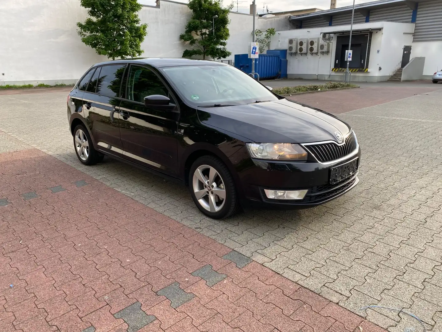 Skoda Rapid/Spaceback 1.6 TDI Spaceback/Tempomat/Xenon/Navi Schwarz - 2