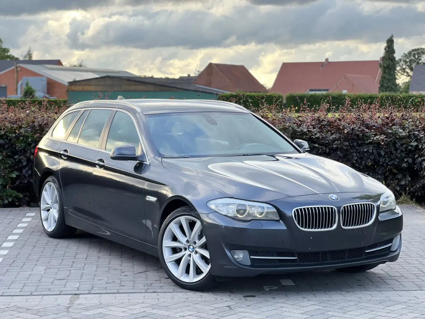 BMW 520 520d Touring Aut. Zwart - 1