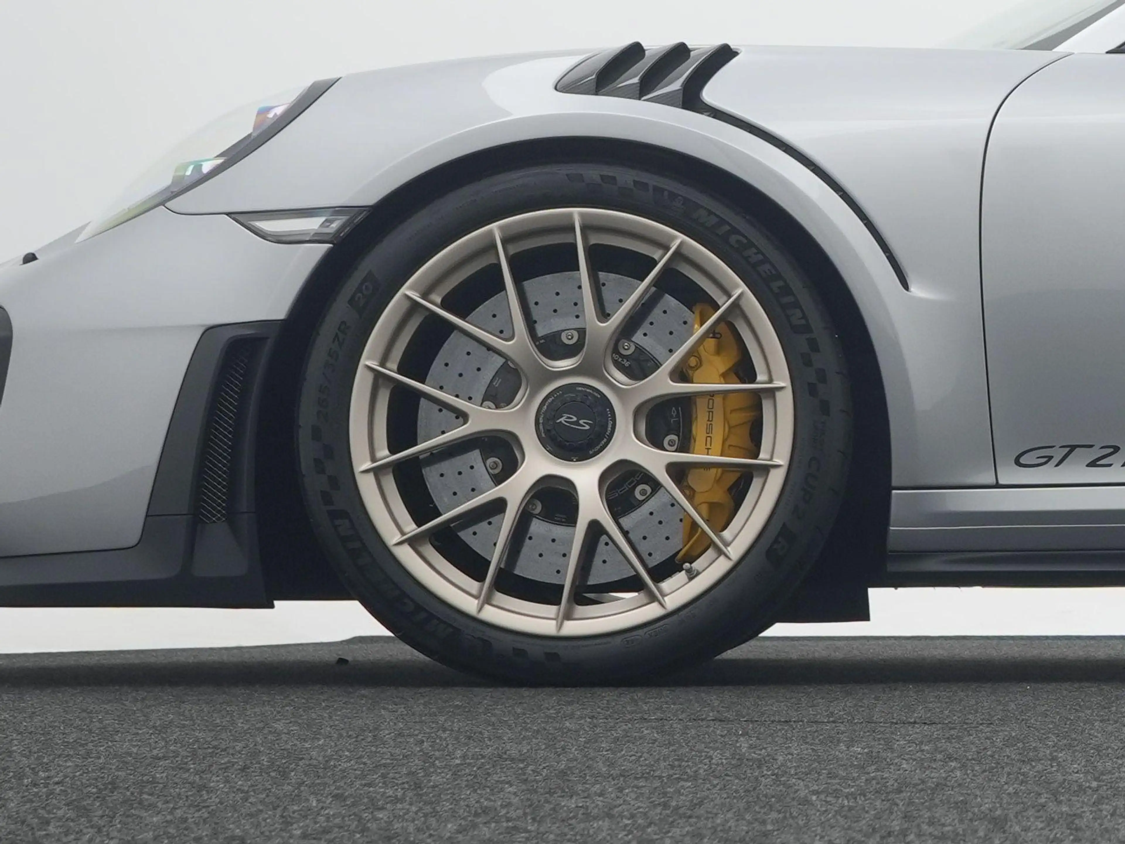 Porsche 991 GT2 RS — photo 9