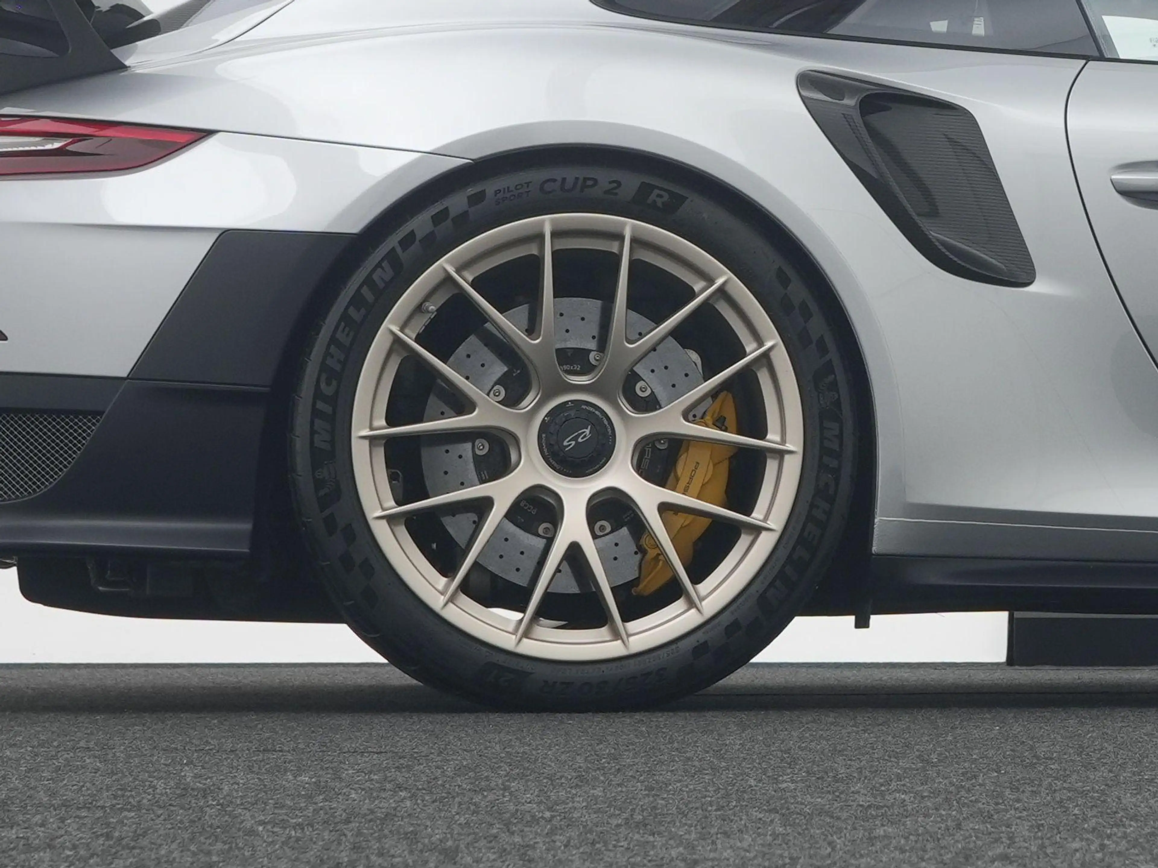 Porsche 991 GT2 RS — photo 11