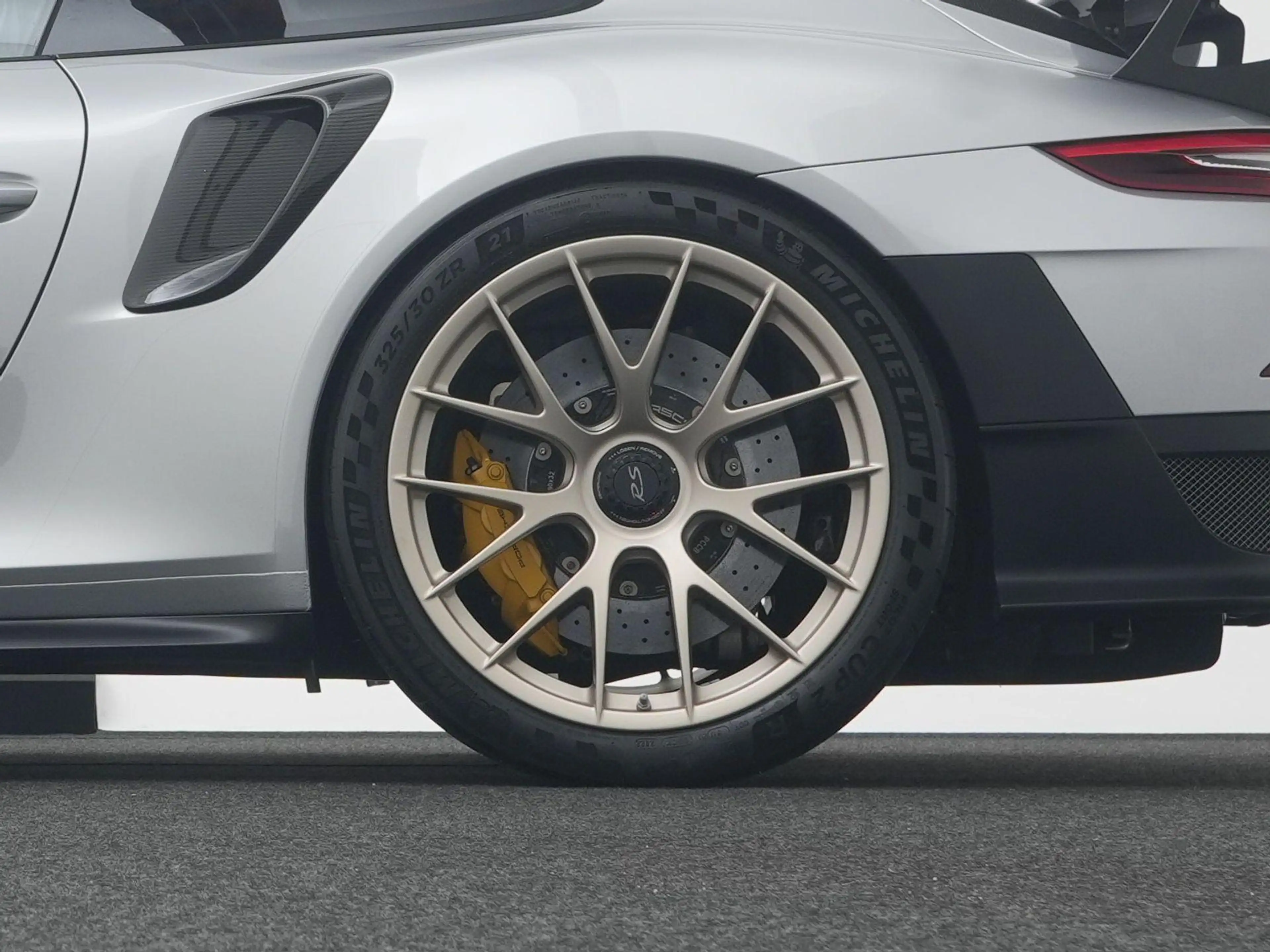 Porsche 991 GT2 RS — photo 10