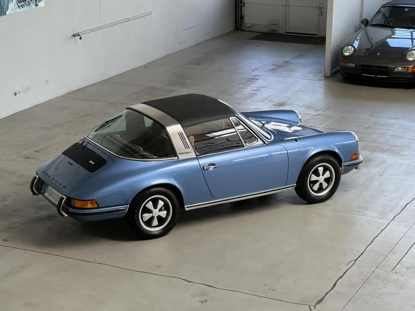 Porsche 911 2.4 T Targa plava - 1