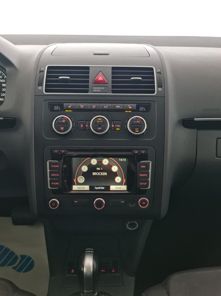 Volkswagen Touran Highline, AHK, Navi Bi-Xenon, Panoramadach — photo 15