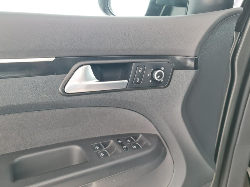Volkswagen Touran Highline, AHK, Navi Bi-Xenon, Panoramadach — photo 11