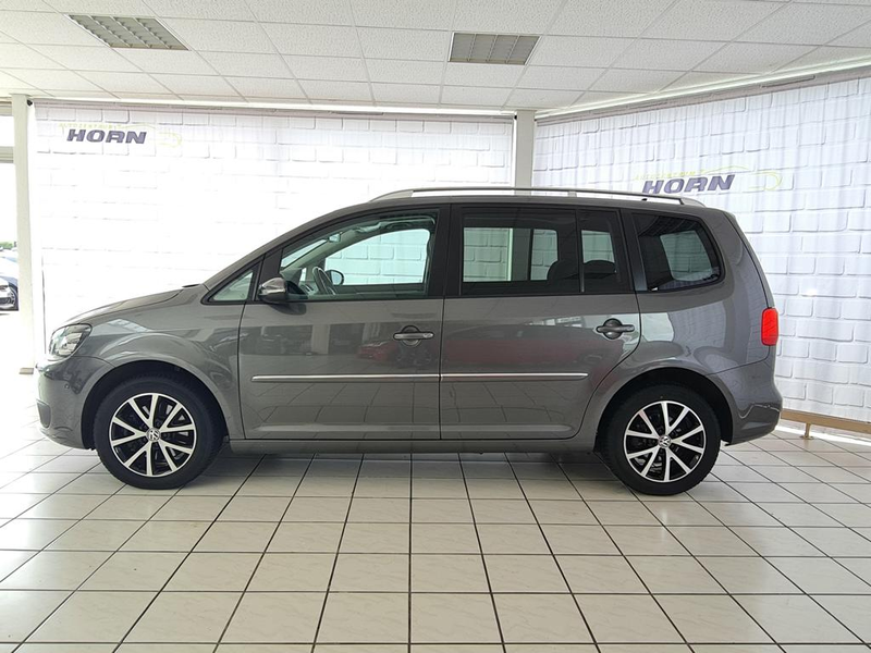 Volkswagen Touran Highline, AHK, Navi Bi-Xenon, Panoramadach — photo 4