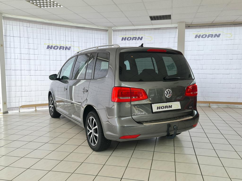 Volkswagen Touran Highline, AHK, Navi Bi-Xenon, Panoramadach — photo 8