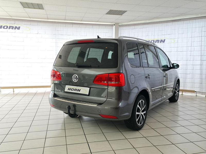 Volkswagen Touran Highline, AHK, Navi Bi-Xenon, Panoramadach — photo 6
