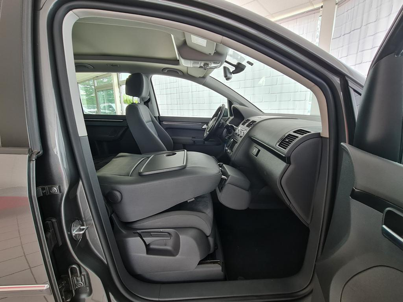 Volkswagen Touran Highline, AHK, Navi Bi-Xenon, Panoramadach — photo 13