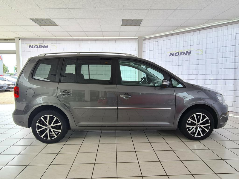 Volkswagen Touran Highline, AHK, Navi Bi-Xenon, Panoramadach — photo 5