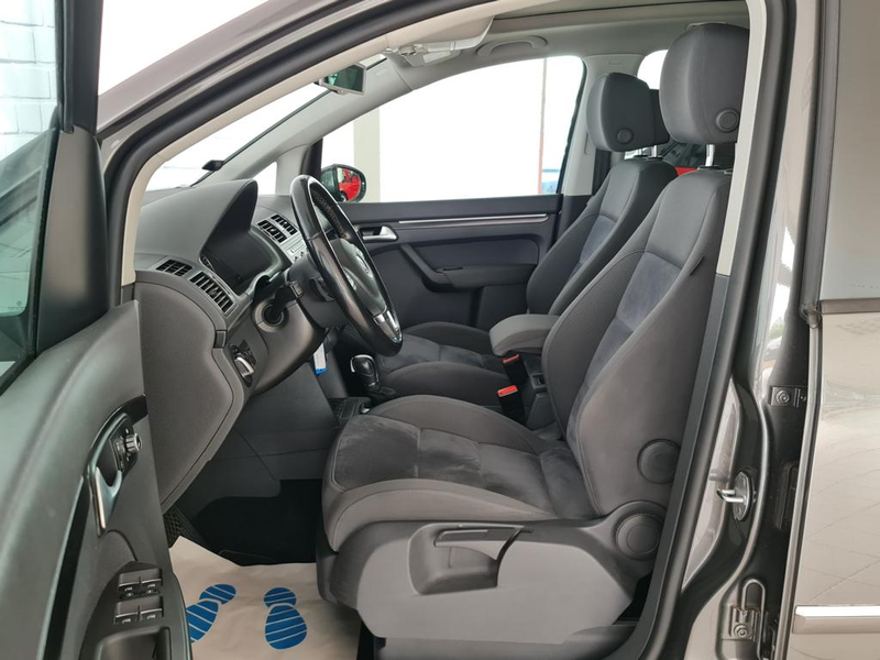 Volkswagen Touran Highline, AHK, Navi Bi-Xenon, Panoramadach — photo 10