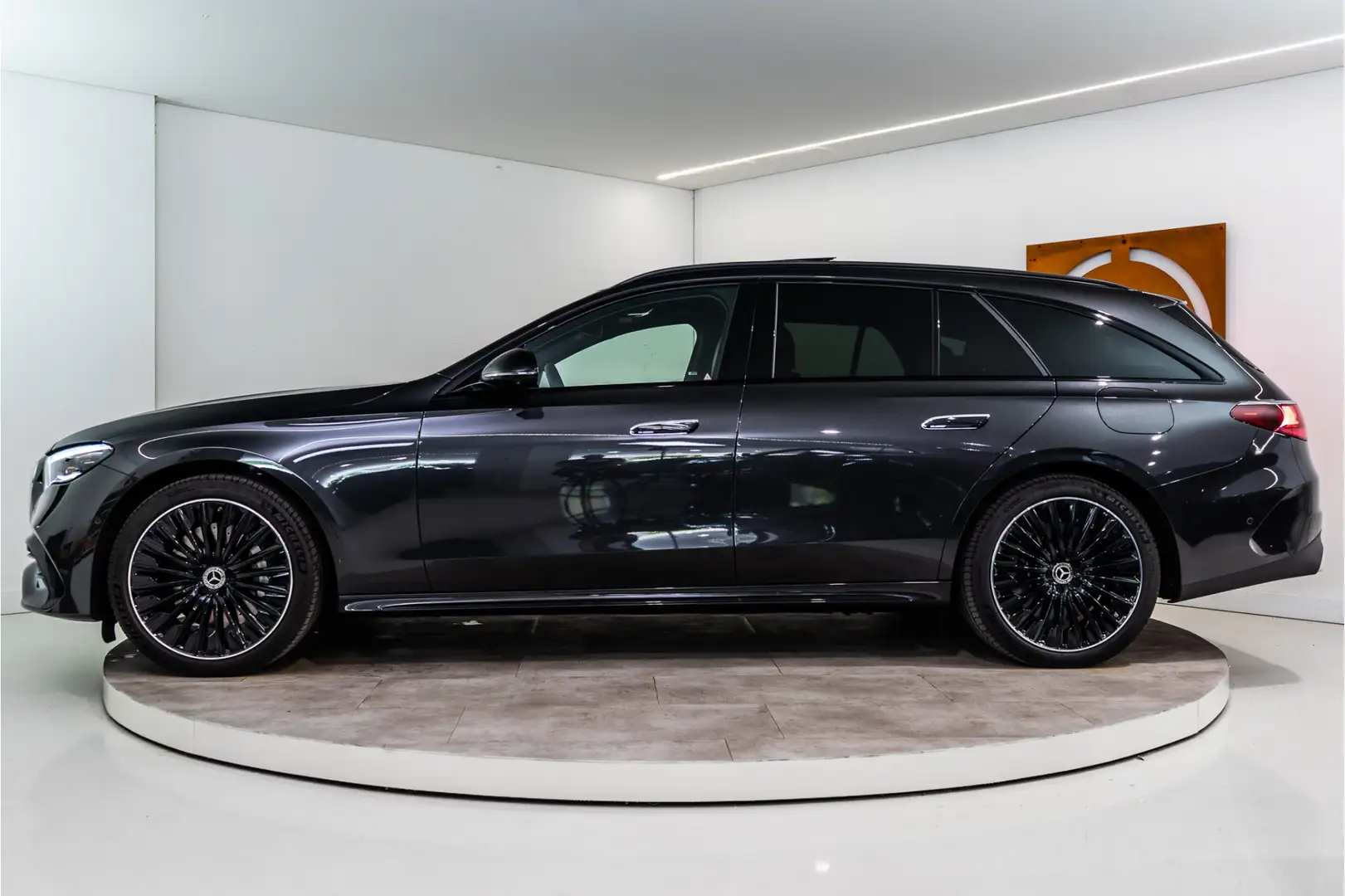 Mercedes-Benz E 300 Estate e AMG 313PK | NL AUTO+NAP | 1e Eig. | Pano Grijs - 2