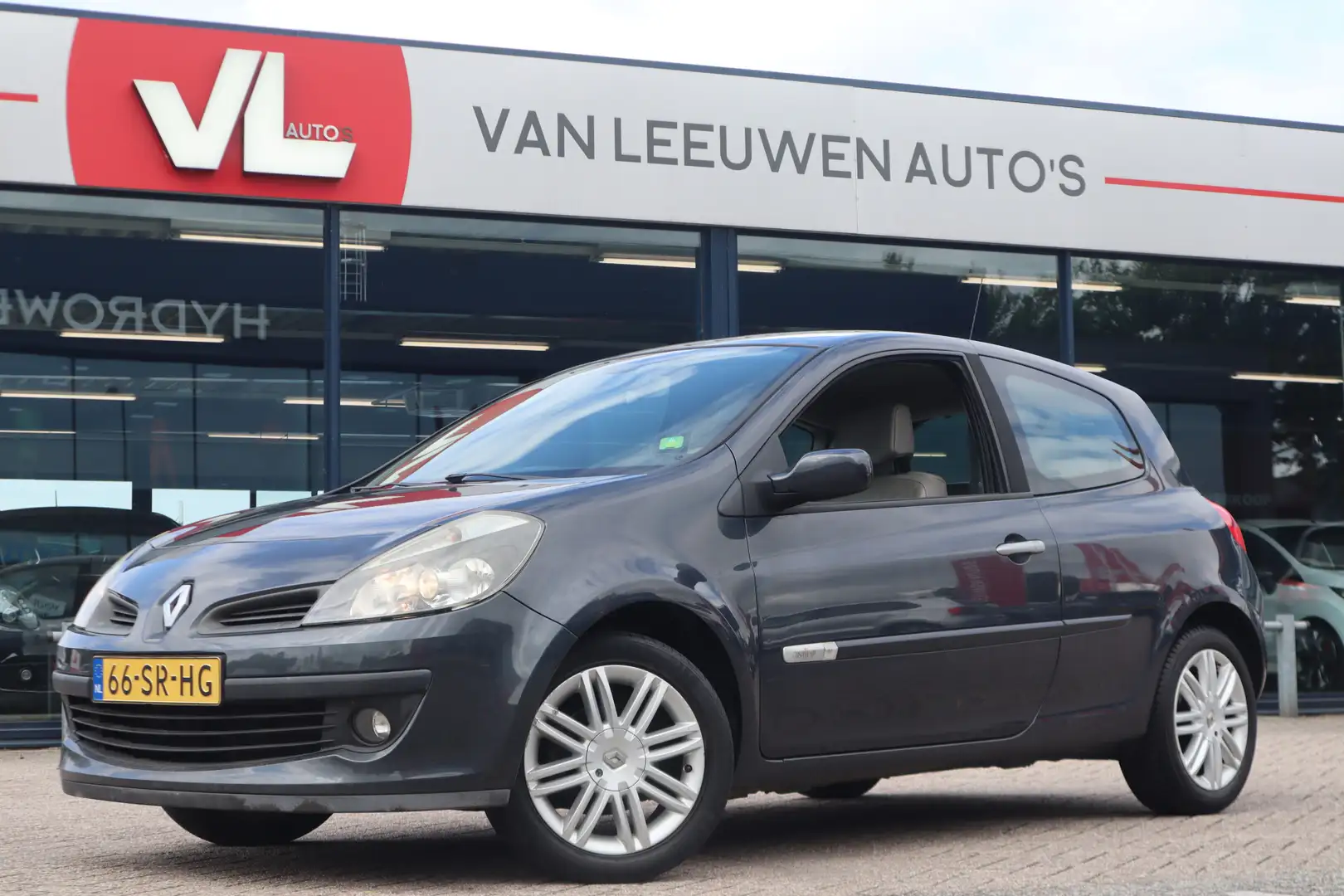 Renault Clio 1.6-16V Initiale | Cruise | Clima | Radio CD Grijs - 1