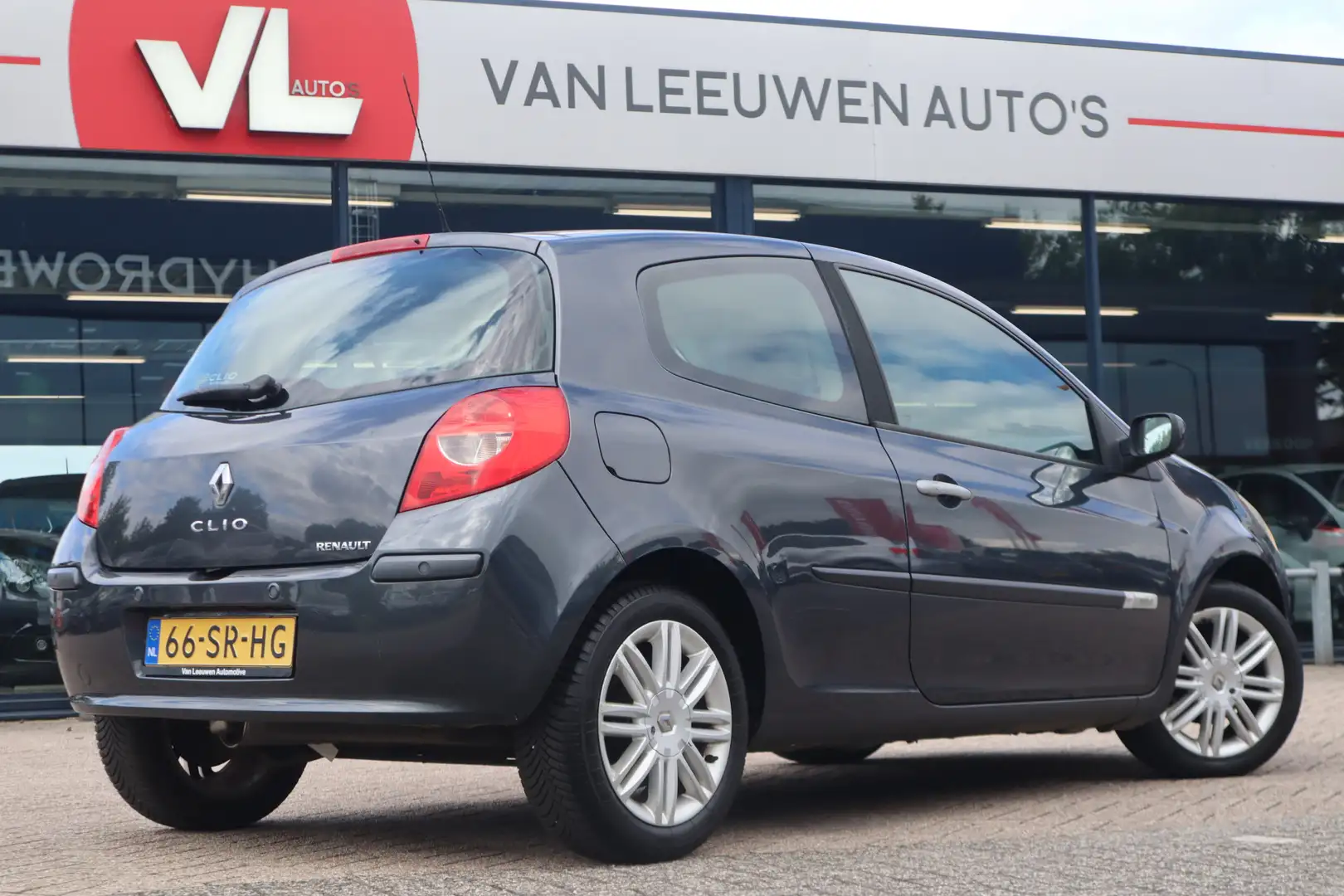 Renault Clio 1.6-16V Initiale | Cruise | Clima | Radio CD Grijs - 2