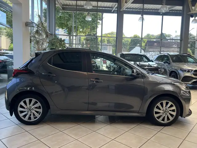 Mazda Mazda2 view 2