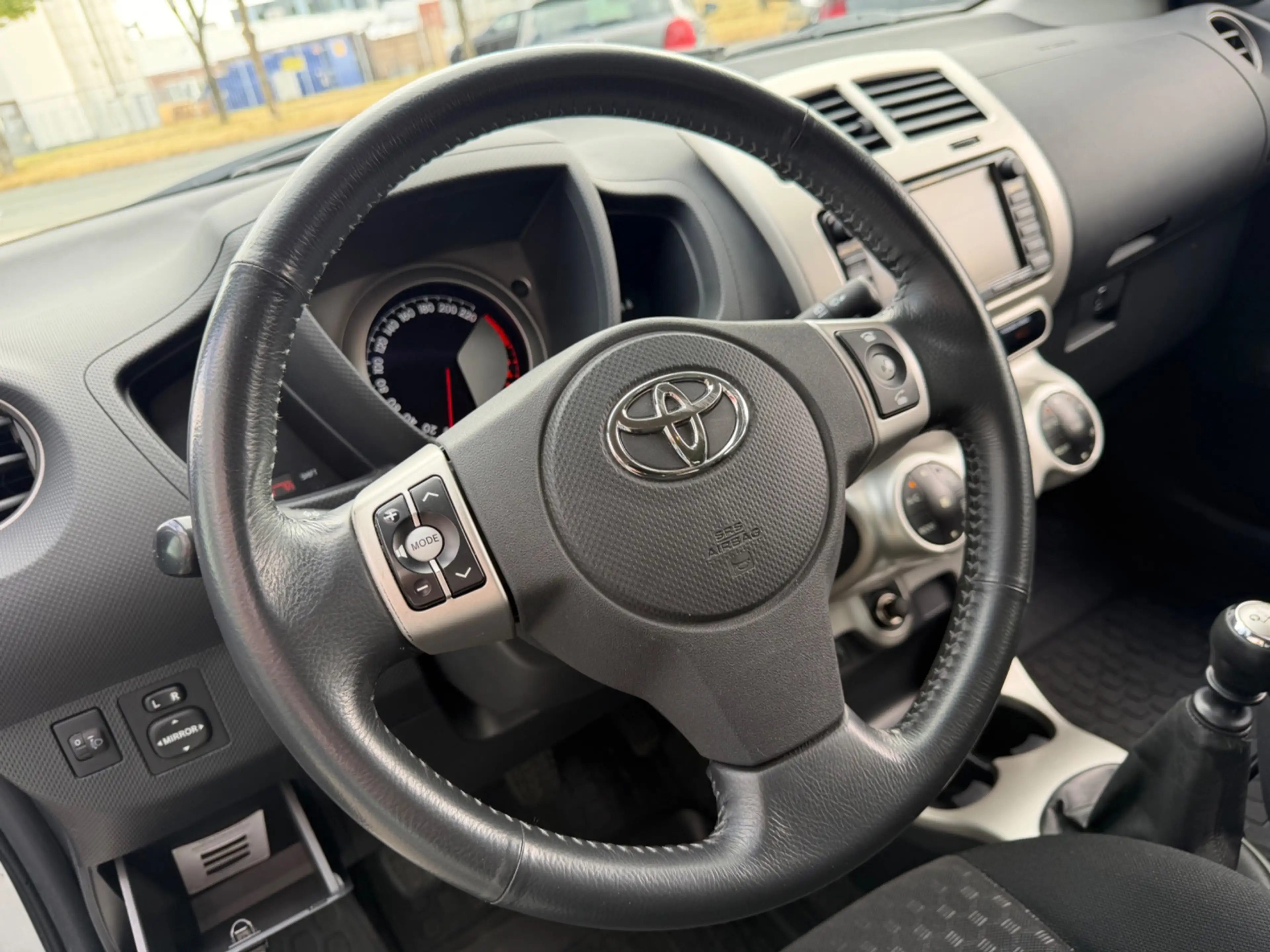Toyota Urban Cruiser 1.3 VVT-i Dynamic, Climate, PDC, Navi, Bluetooth — photo 7
