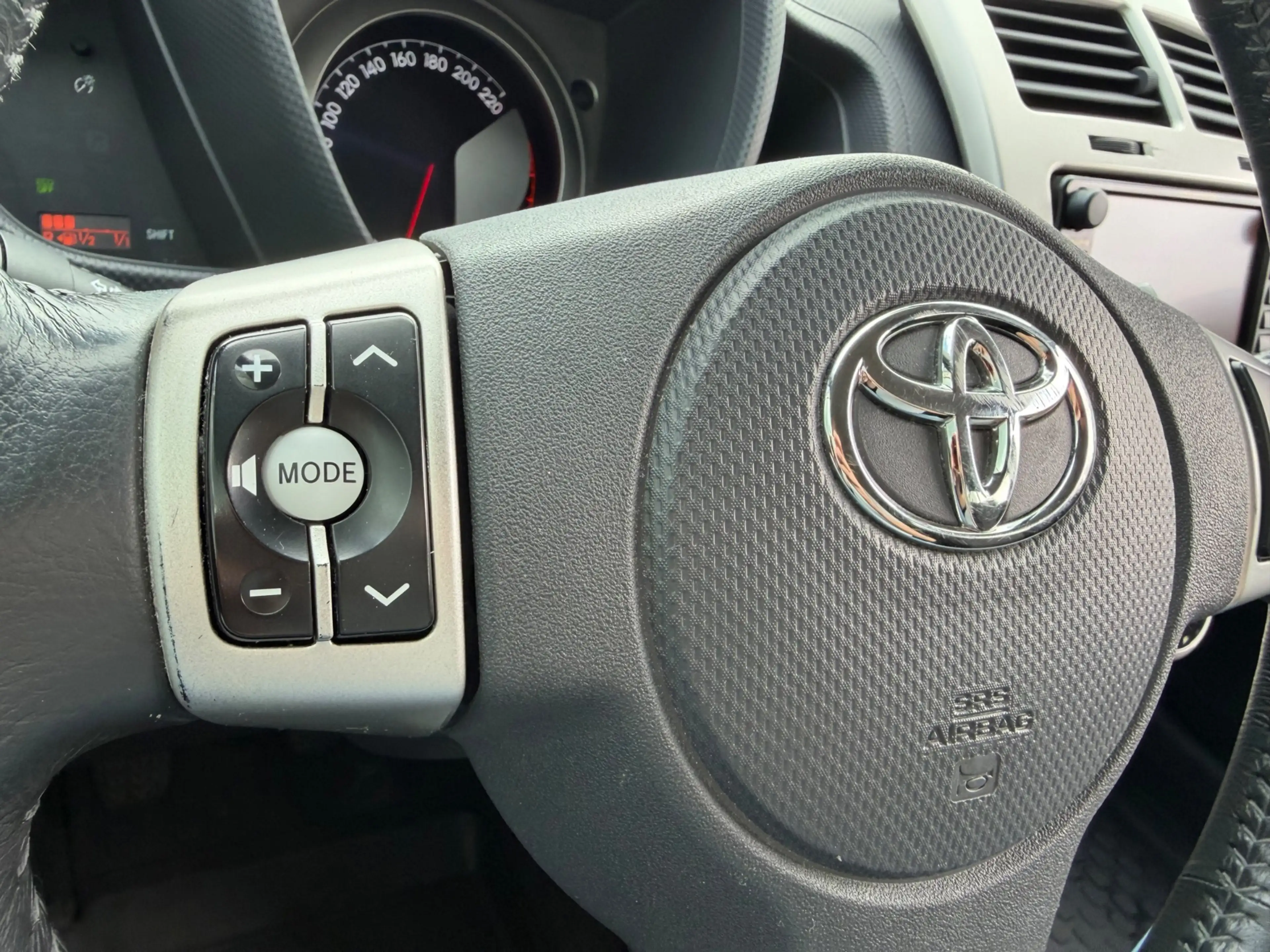 Toyota Urban Cruiser 1.3 VVT-i Dynamic, Climate, PDC, Navi, Bluetooth — photo 29