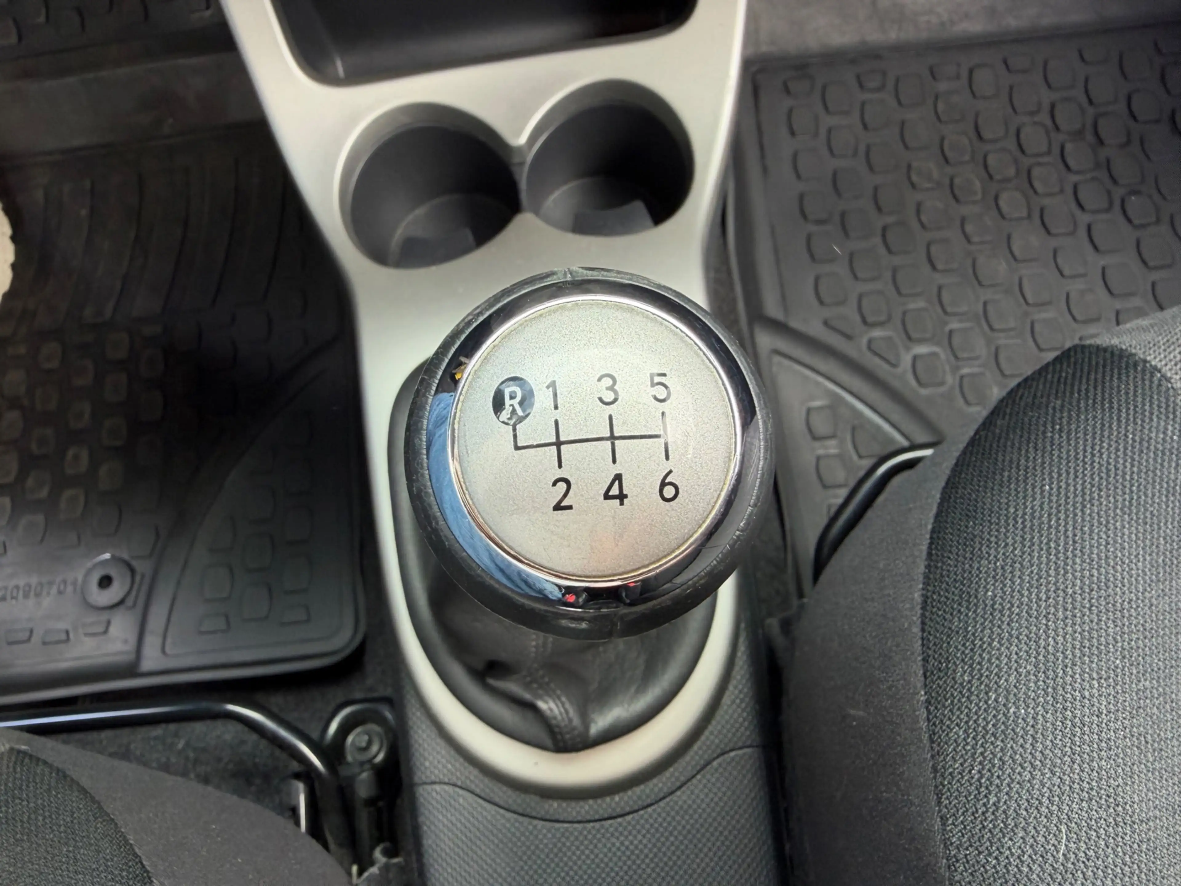 Toyota Urban Cruiser 1.3 VVT-i Dynamic, Climate, PDC, Navi, Bluetooth — photo 23