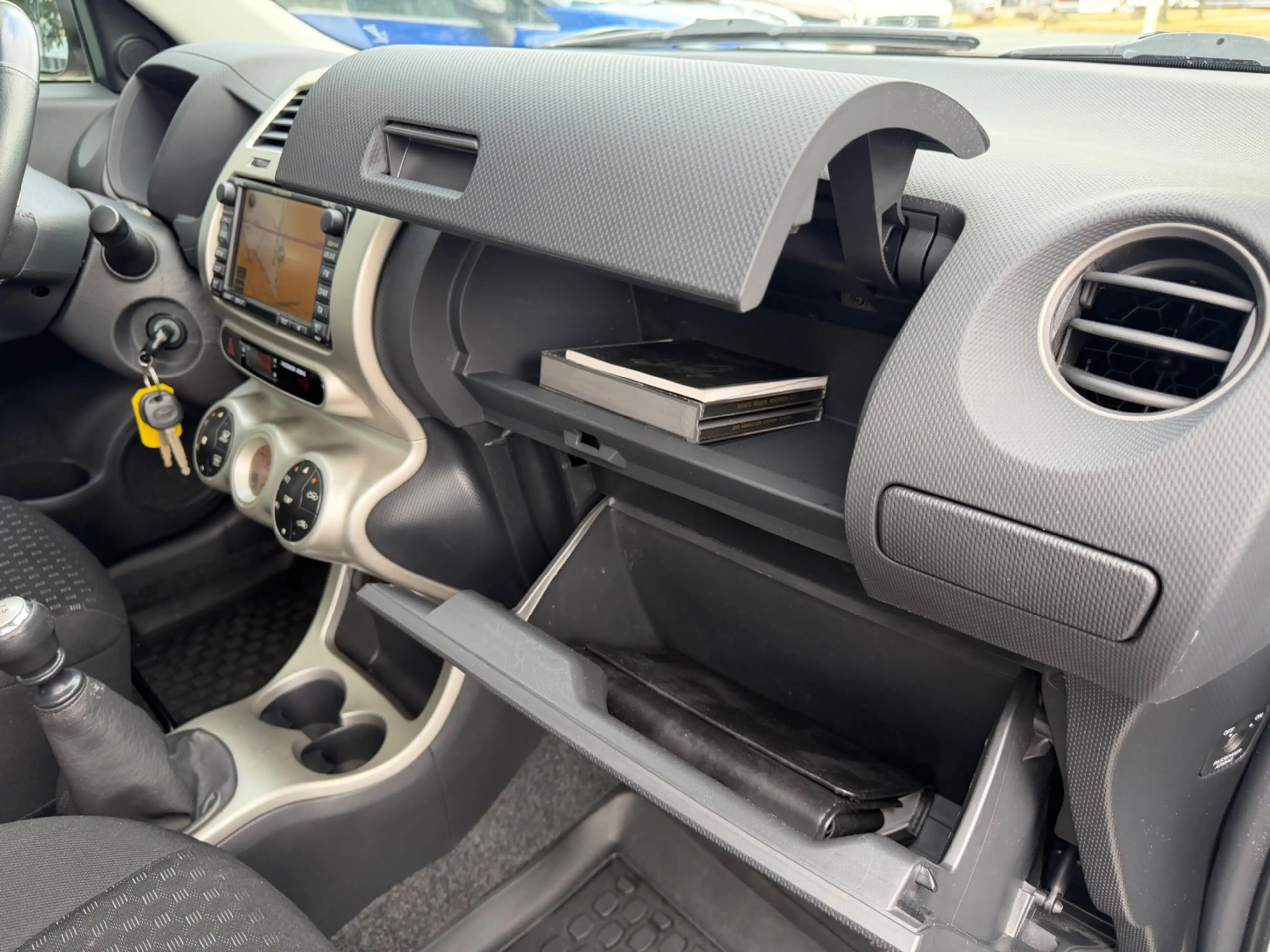 Toyota Urban Cruiser 1.3 VVT-i Dynamic, Climate, PDC, Navi, Bluetooth — photo 38