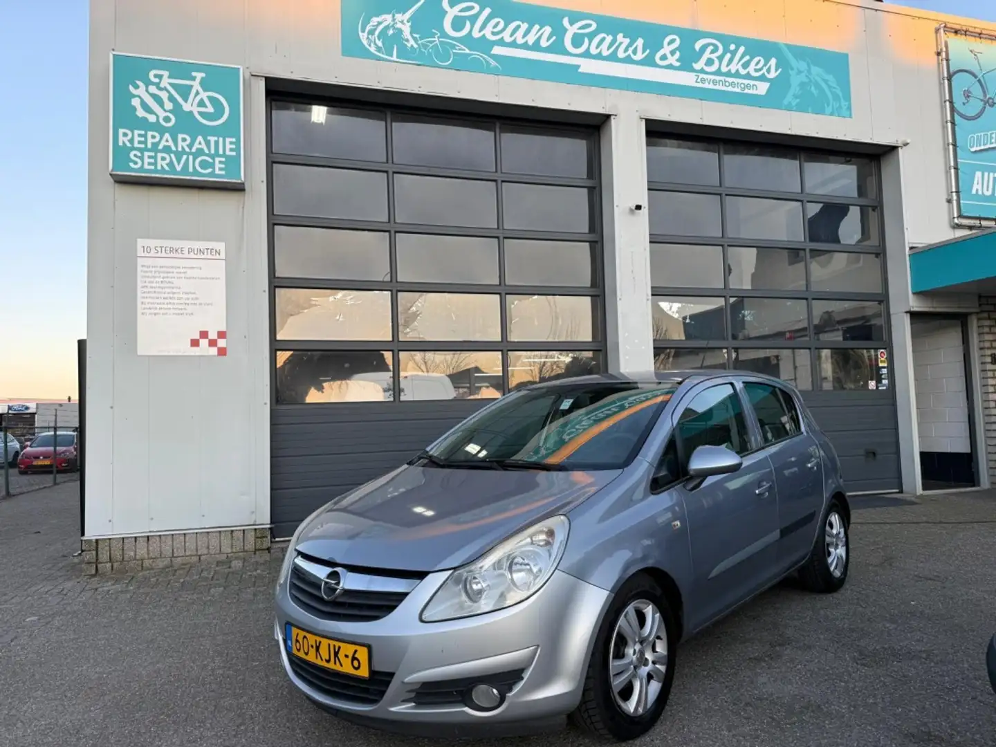 Opel Corsa 1.4-16V Enjoy Grau - 1