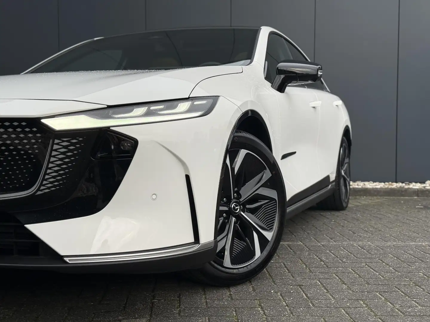 Mazda 6e Takumi Plus 68.8 kWh 17% bijtelling | Tweedelige s Blanc - 2