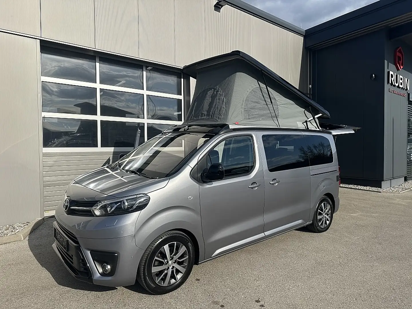Toyota Proace Pro Ace 2,0 D-4D 145 L1 Comfort Aut. Grau - 1