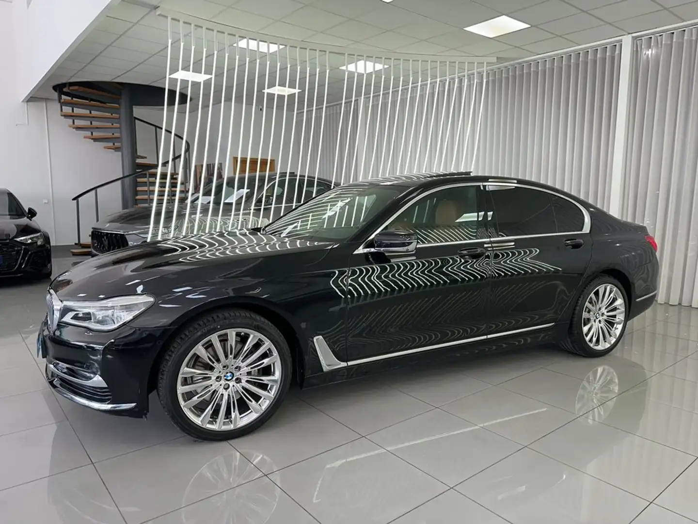 BMW 740 740dA xDrive Negro - 2