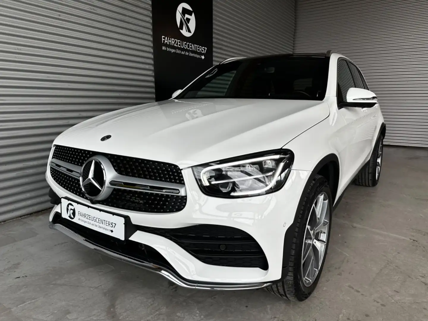 Mercedes-Benz GLC 300 4MATIC/PANO/360°/CARPLAY/BURMESTER bijela - 2