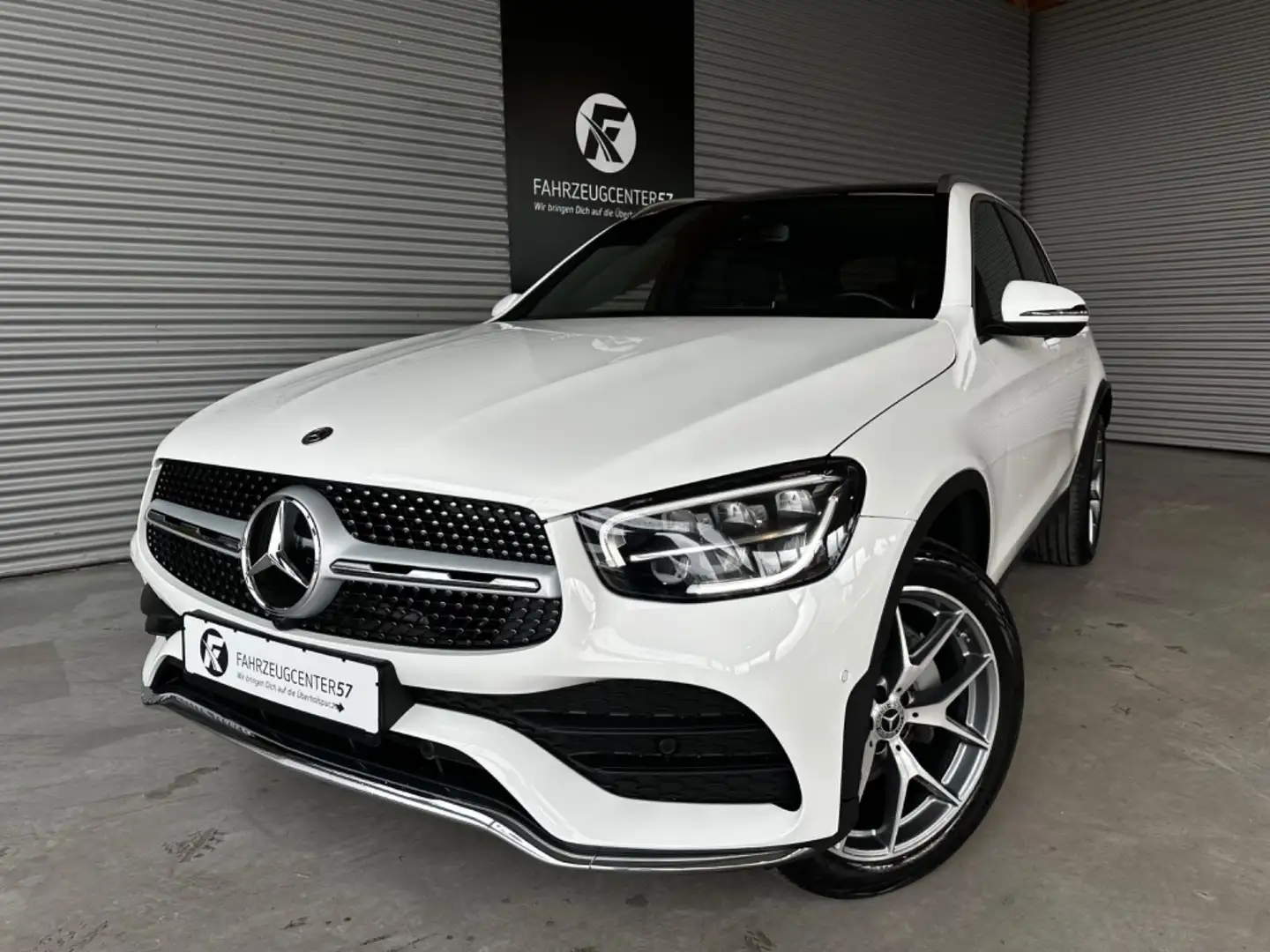 Mercedes-Benz GLC 300 4MATIC/PANO/360°/CARPLAY/BURMESTER bijela - 1