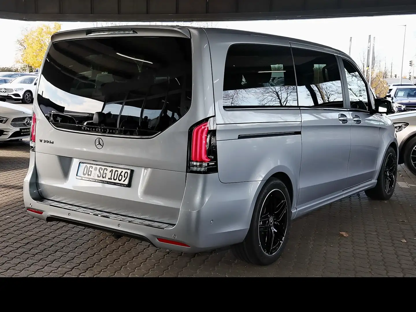 Mercedes-Benz V 300 d AVANTGARDE lang MBUX+360°+M-LED+AHK+ Silber - 2