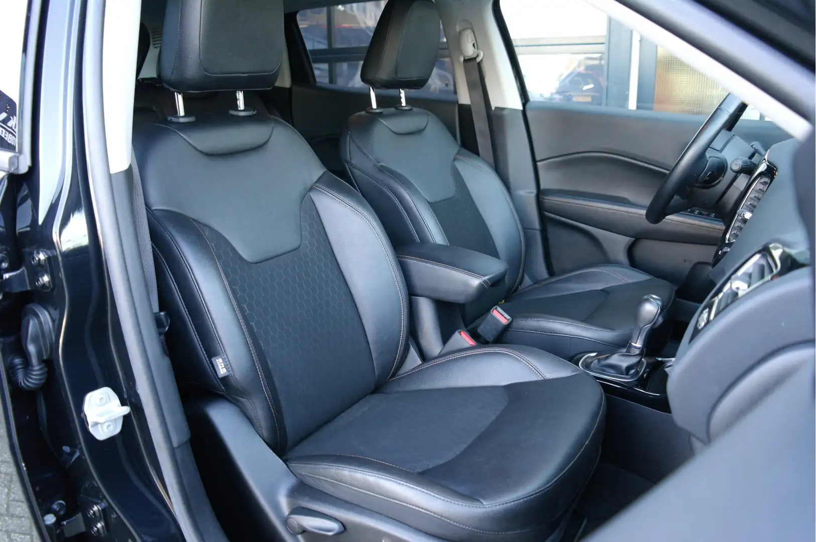 Jeep Compass 1.3T Limited | Carplay | Camera | Leder | Clima | Noir - 2