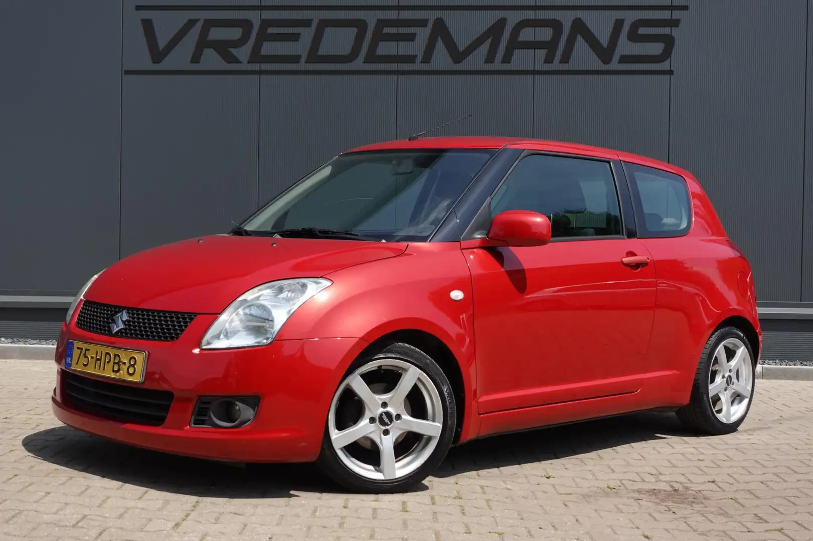 Suzuki Swift 1.5 Comfort Rood - 1