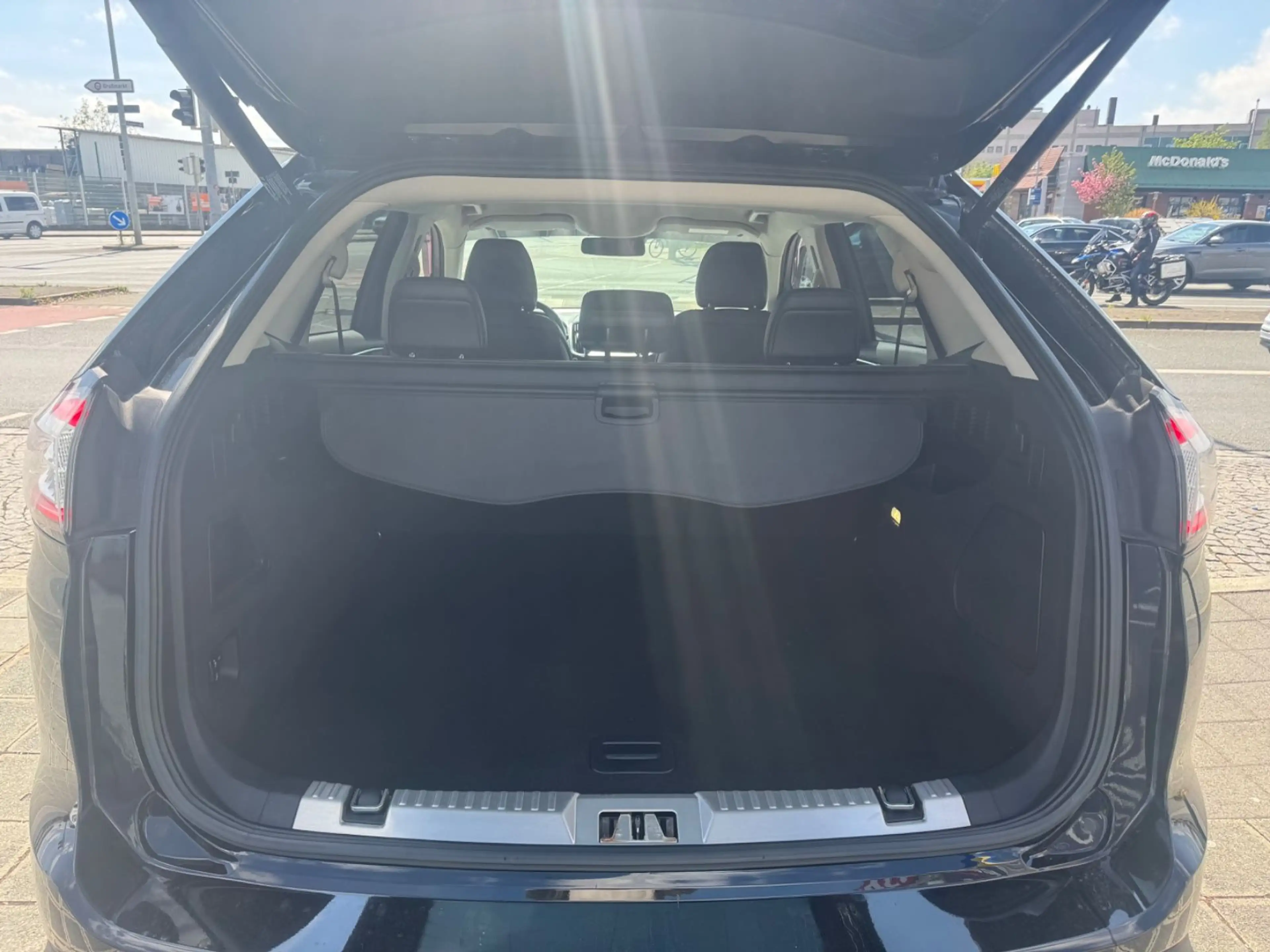 Ford Edge Titanium 4x4 NAVI KAMERA LEDER SHZ — photo 11