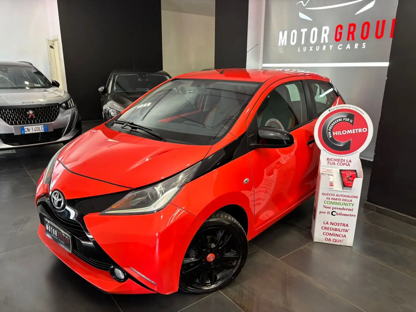 Toyota Aygo 1.0 VVT-i 69 CV 5 porte x-wave Orange - 1