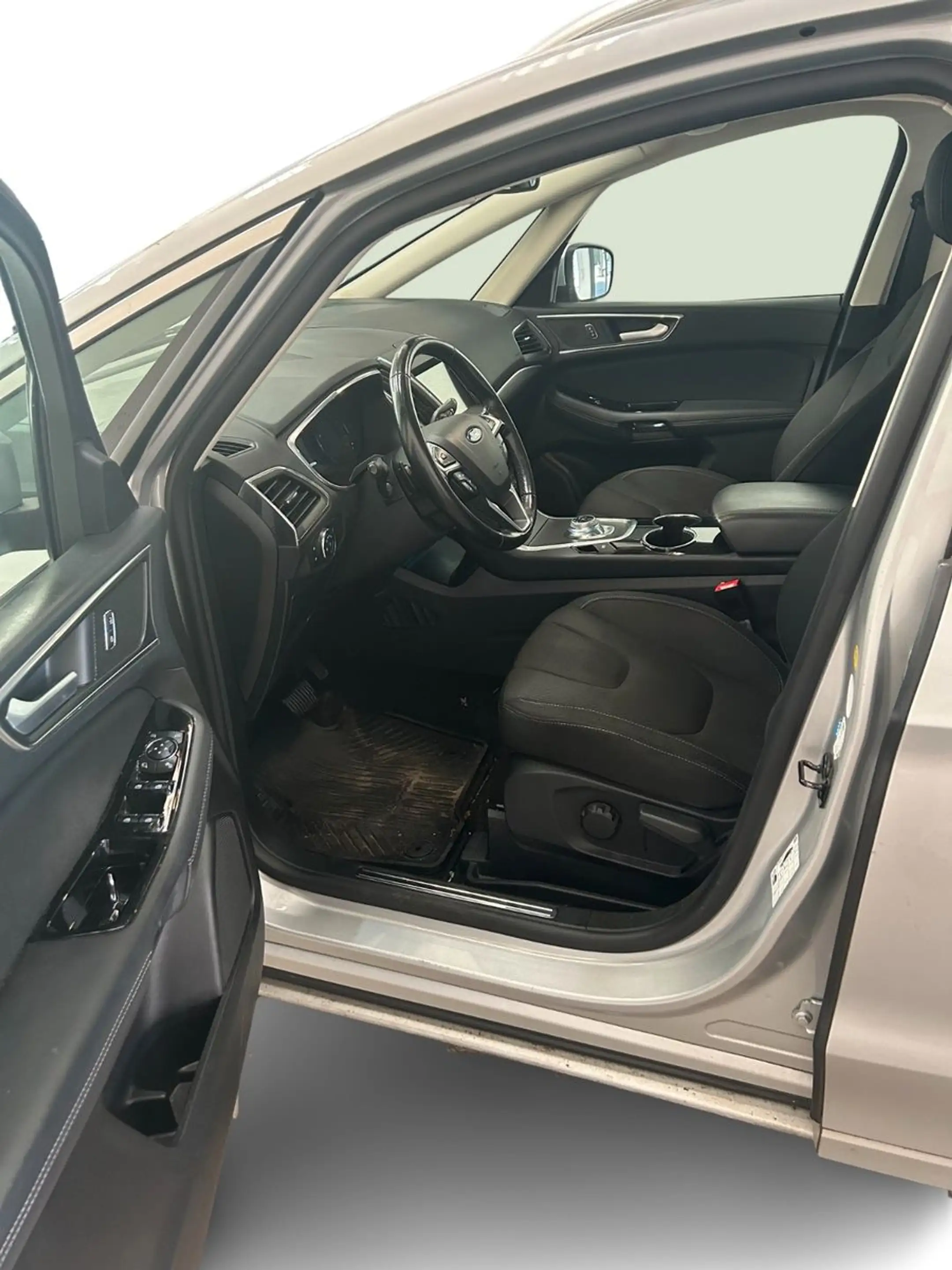 Ford S-Max Titanium*AHK*Winterpaket*KAMERA*AppLink* — photo 6