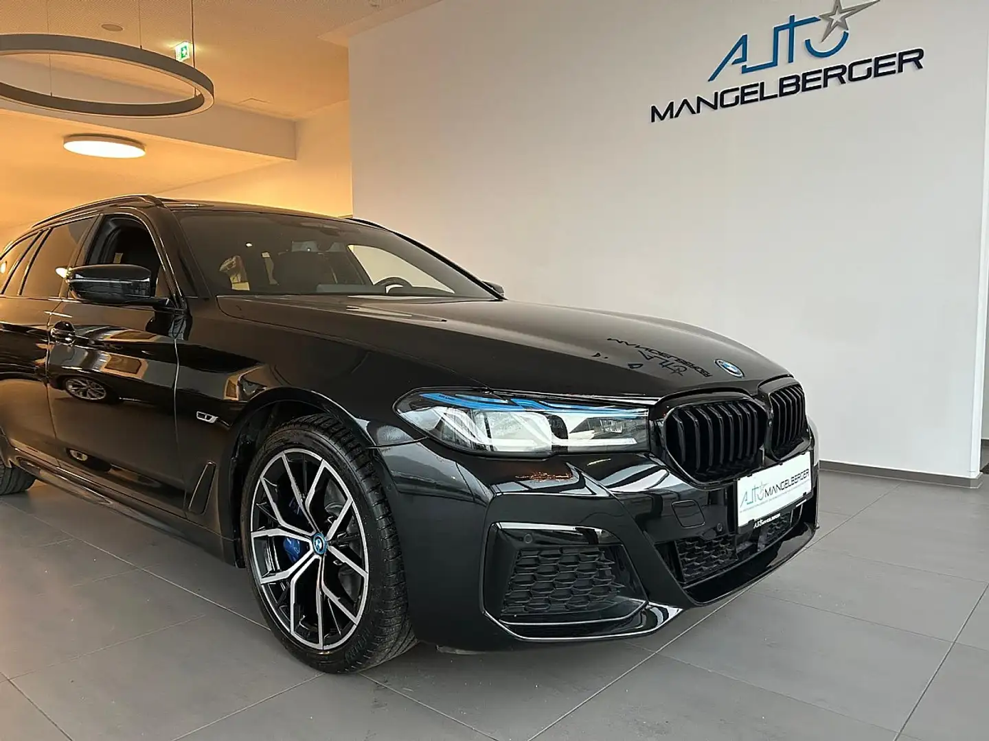 BMW 530 e xDrive Touring Aut. M SPORTPAKET PRO; PANORAM... Schwarz - 1
