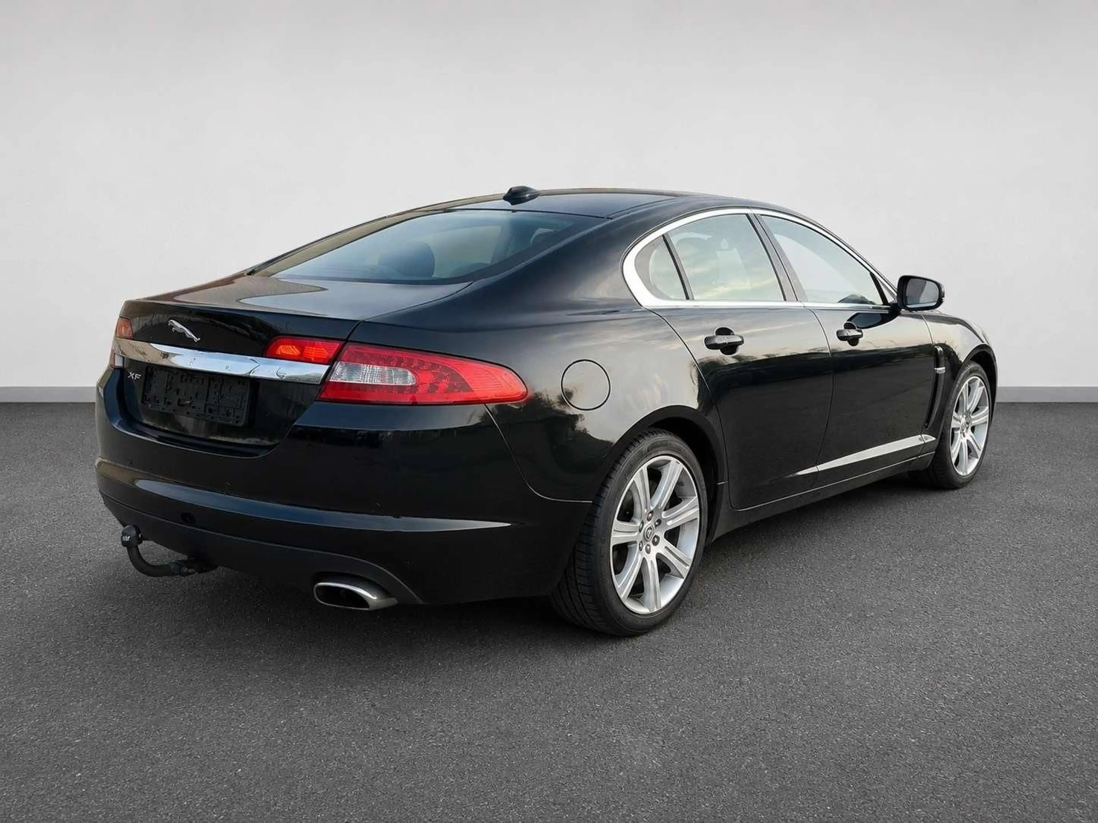 Jaguar XF 3.0 V6 Diesel S Portfolio — photo 3