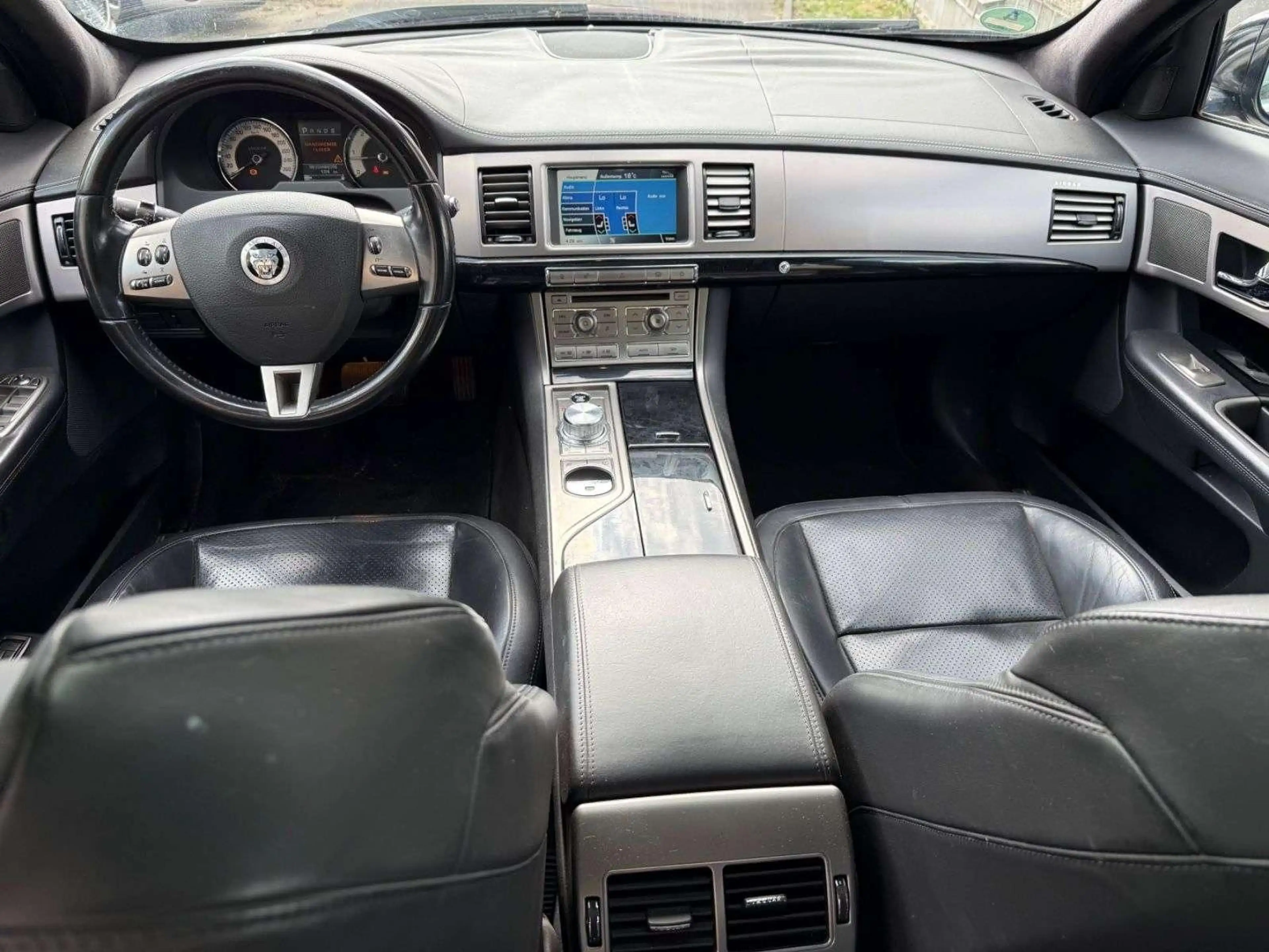 Jaguar XF 3.0 V6 Diesel S Portfolio — photo 5