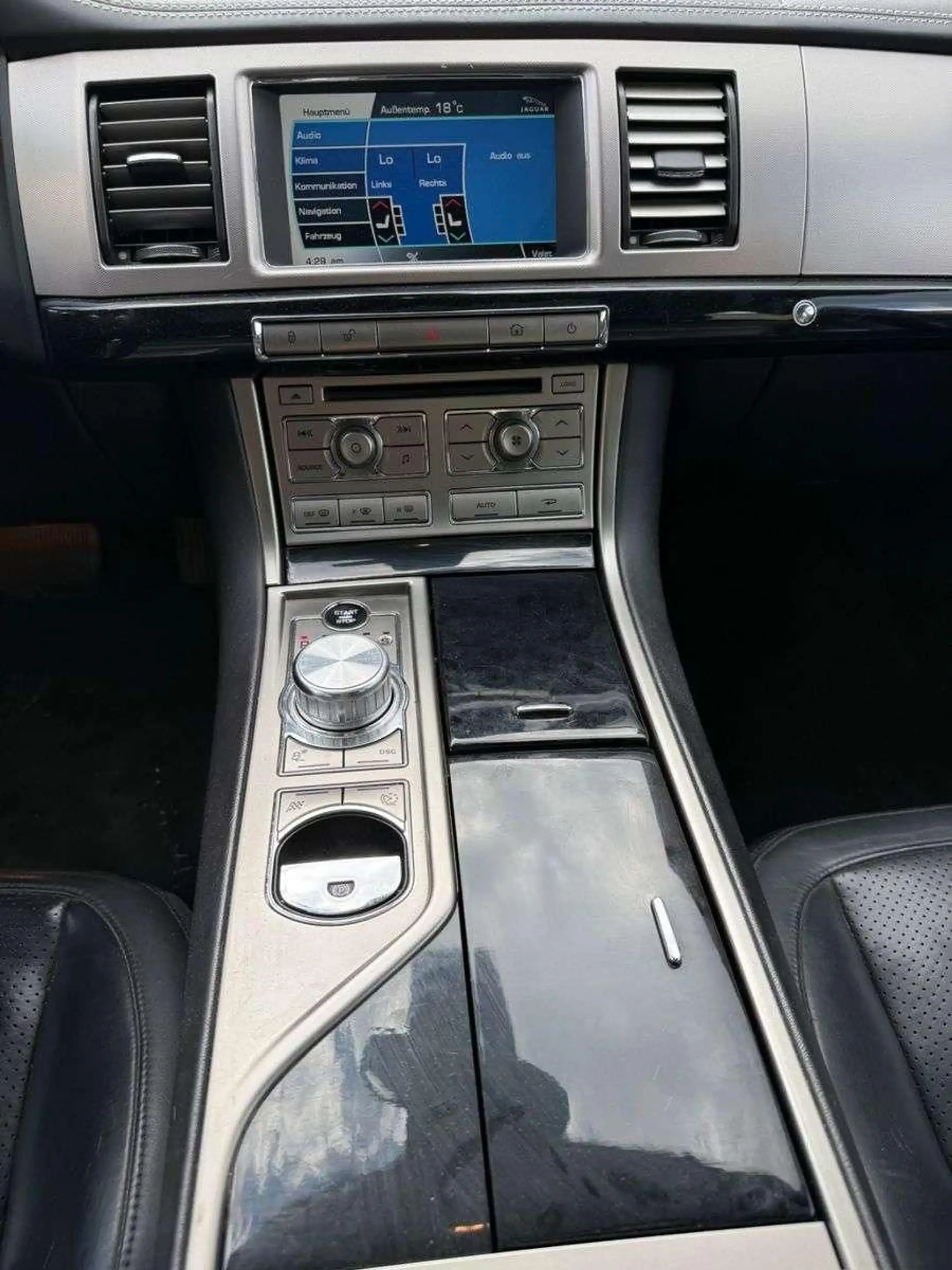 Jaguar XF 3.0 V6 Diesel S Portfolio — photo 7