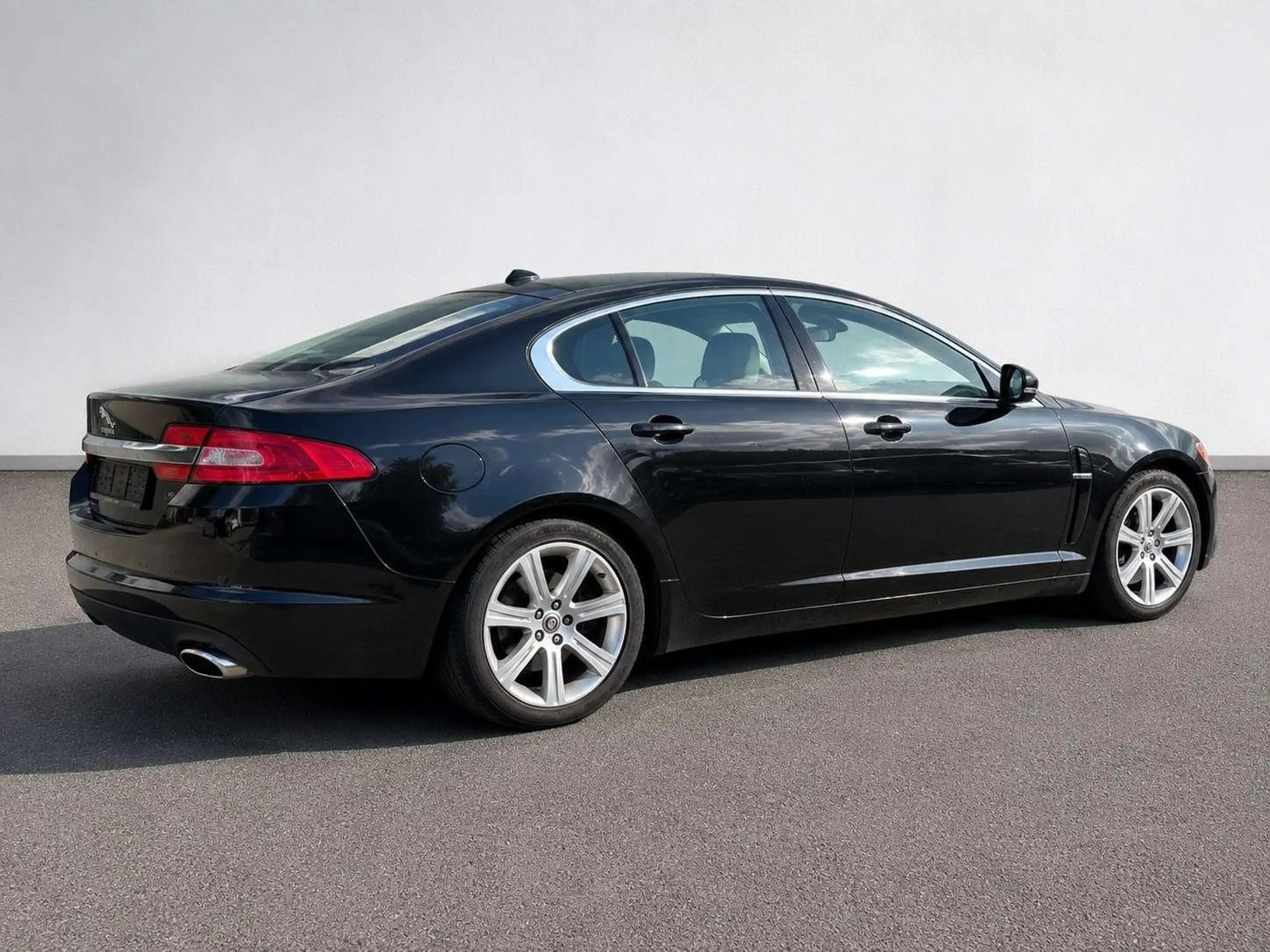 Jaguar XF 3.0 V6 Diesel S Portfolio — photo 4